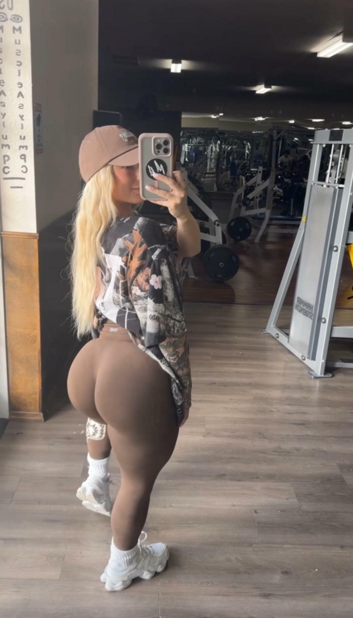 im jealous everyone gets this view of me in the gym