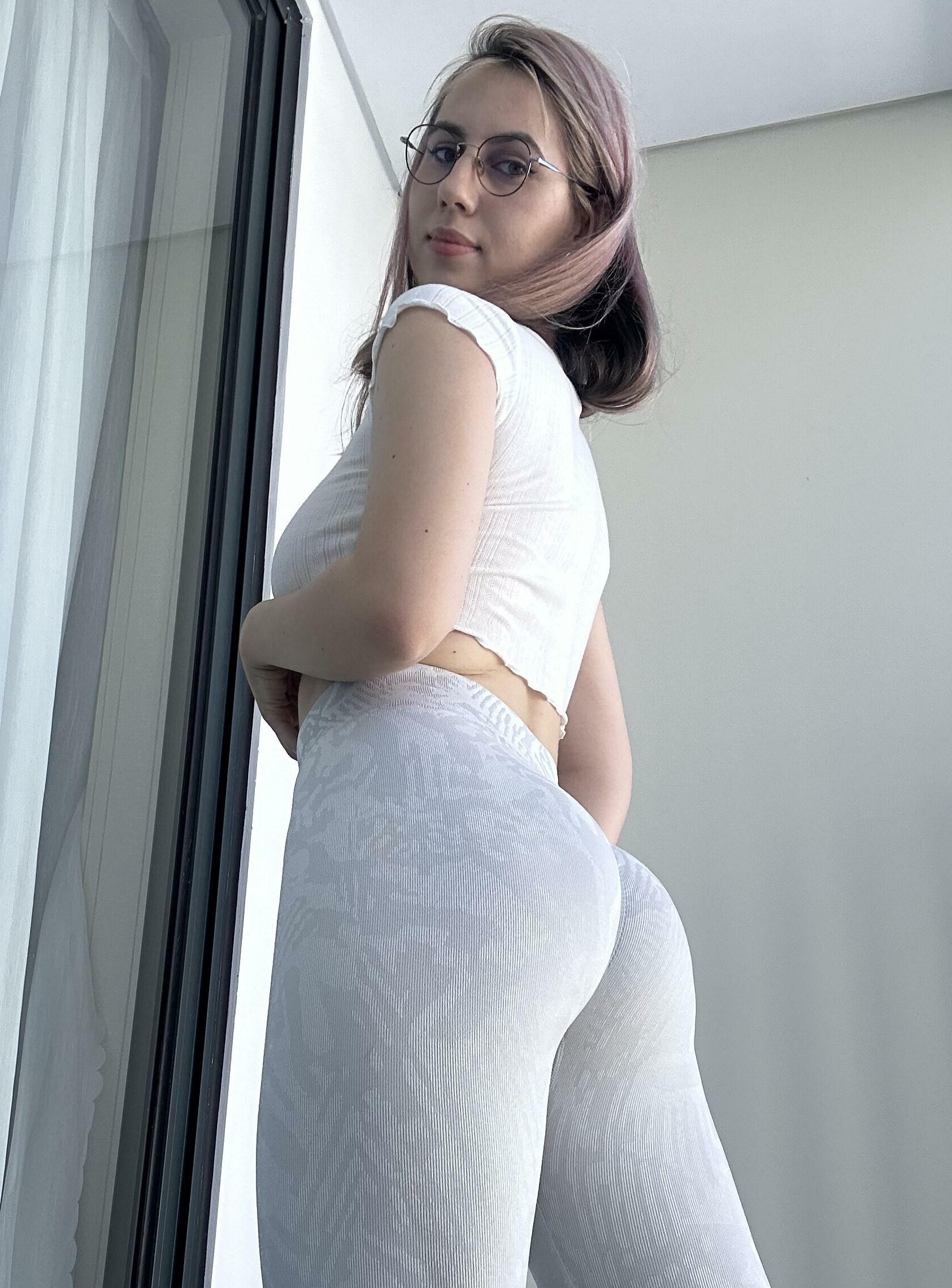 leggings give me taste