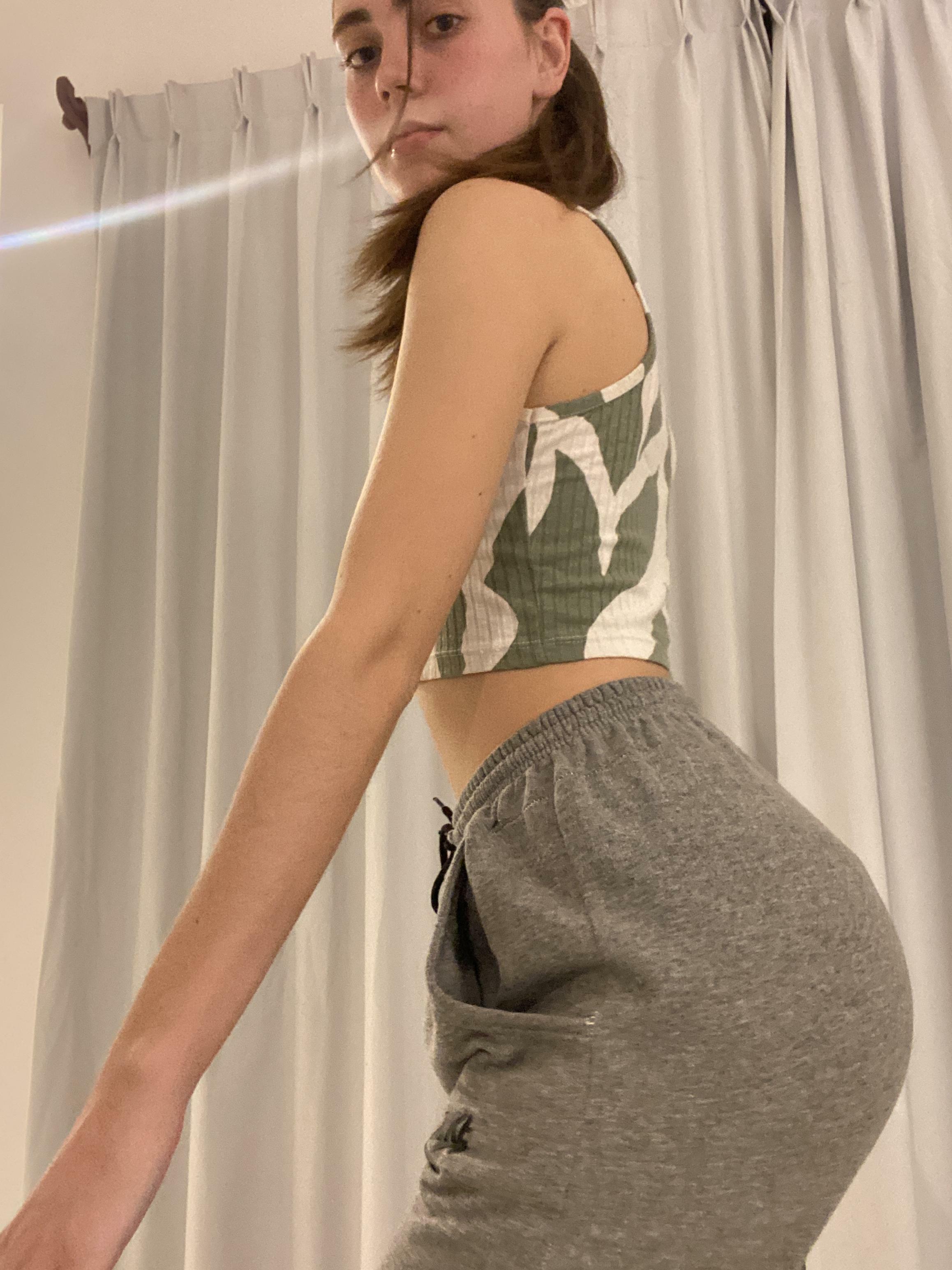 I feel so comfotable in yoga pants