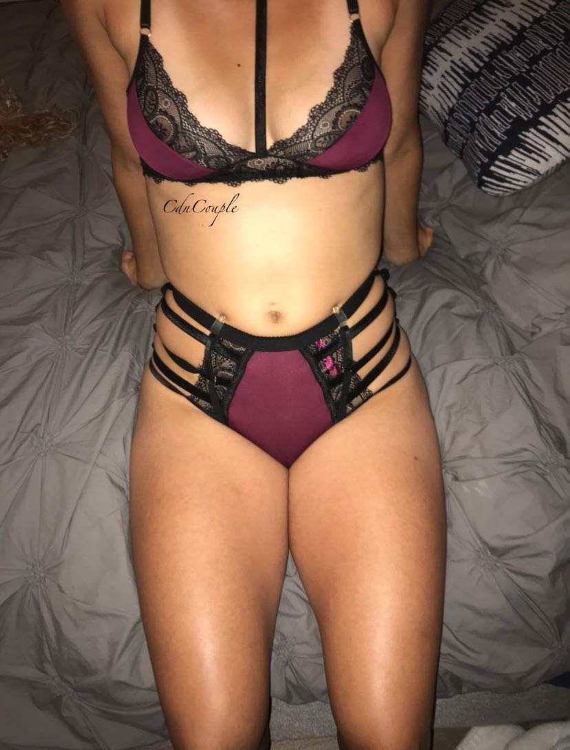 Mom of 3 flaunting it in Lingerie