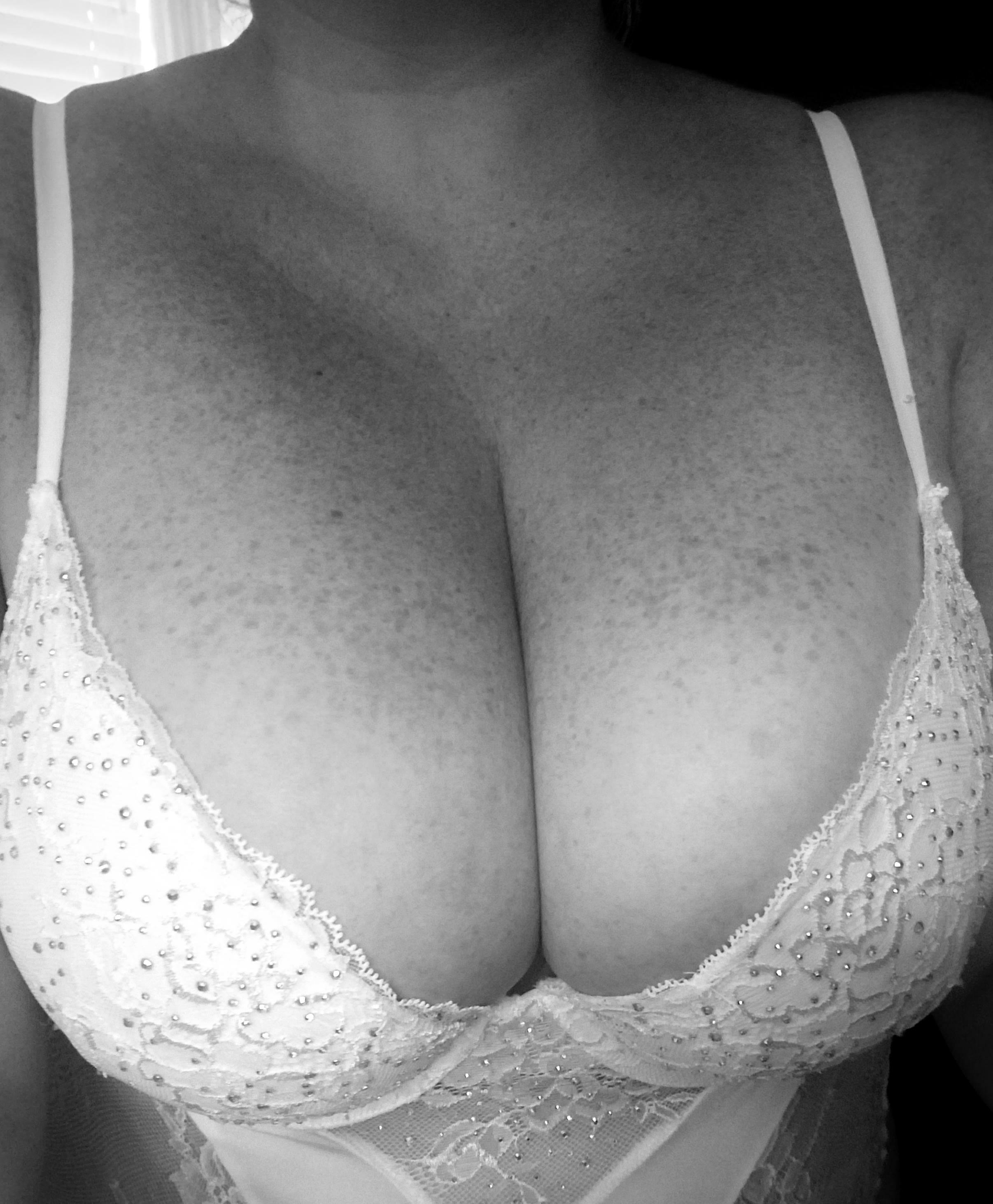 What better way to celebrate the 4th of July than with BOOBS!ðŸ˜ [F34]