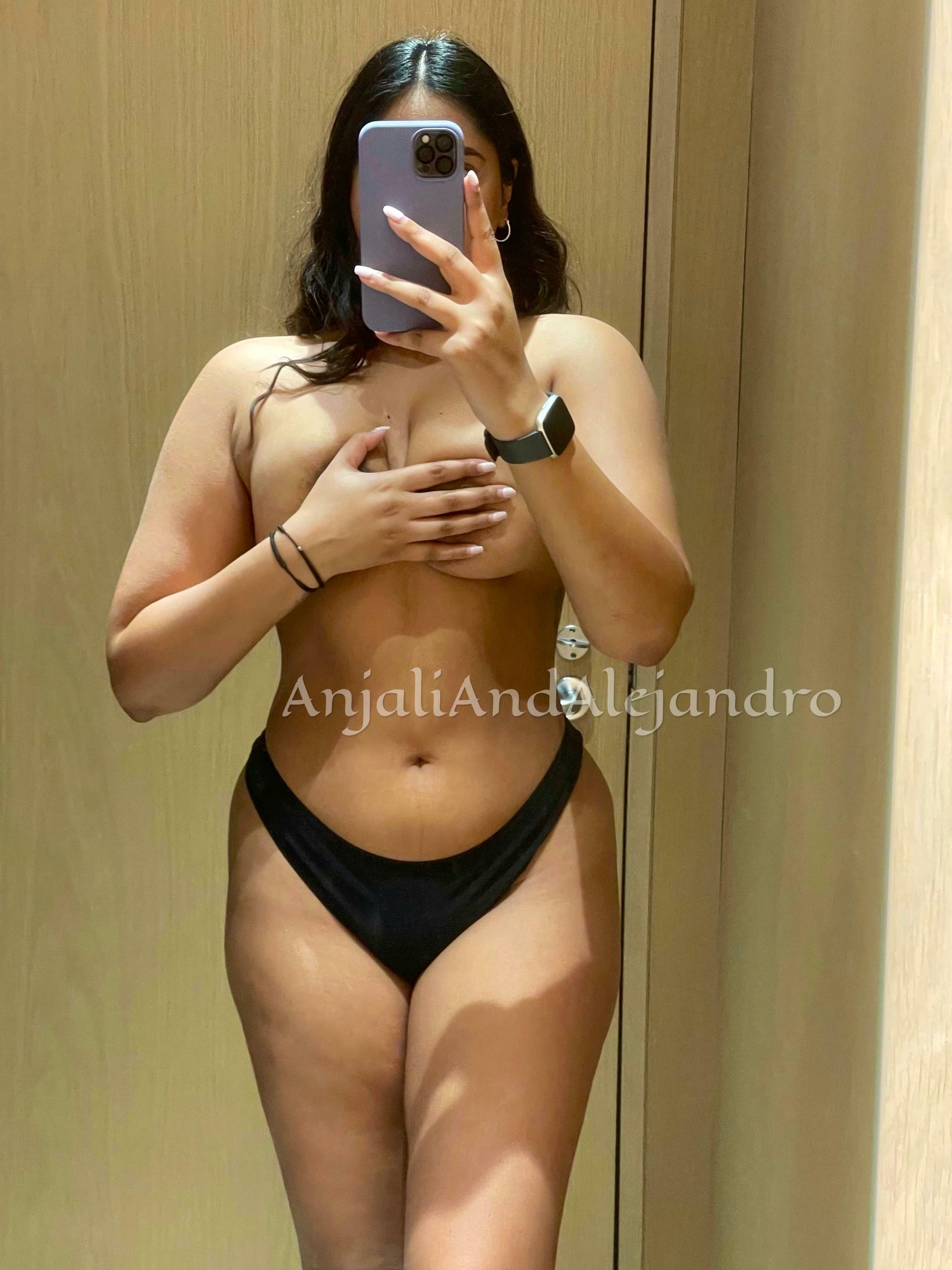 Changeroom selfies are always hot