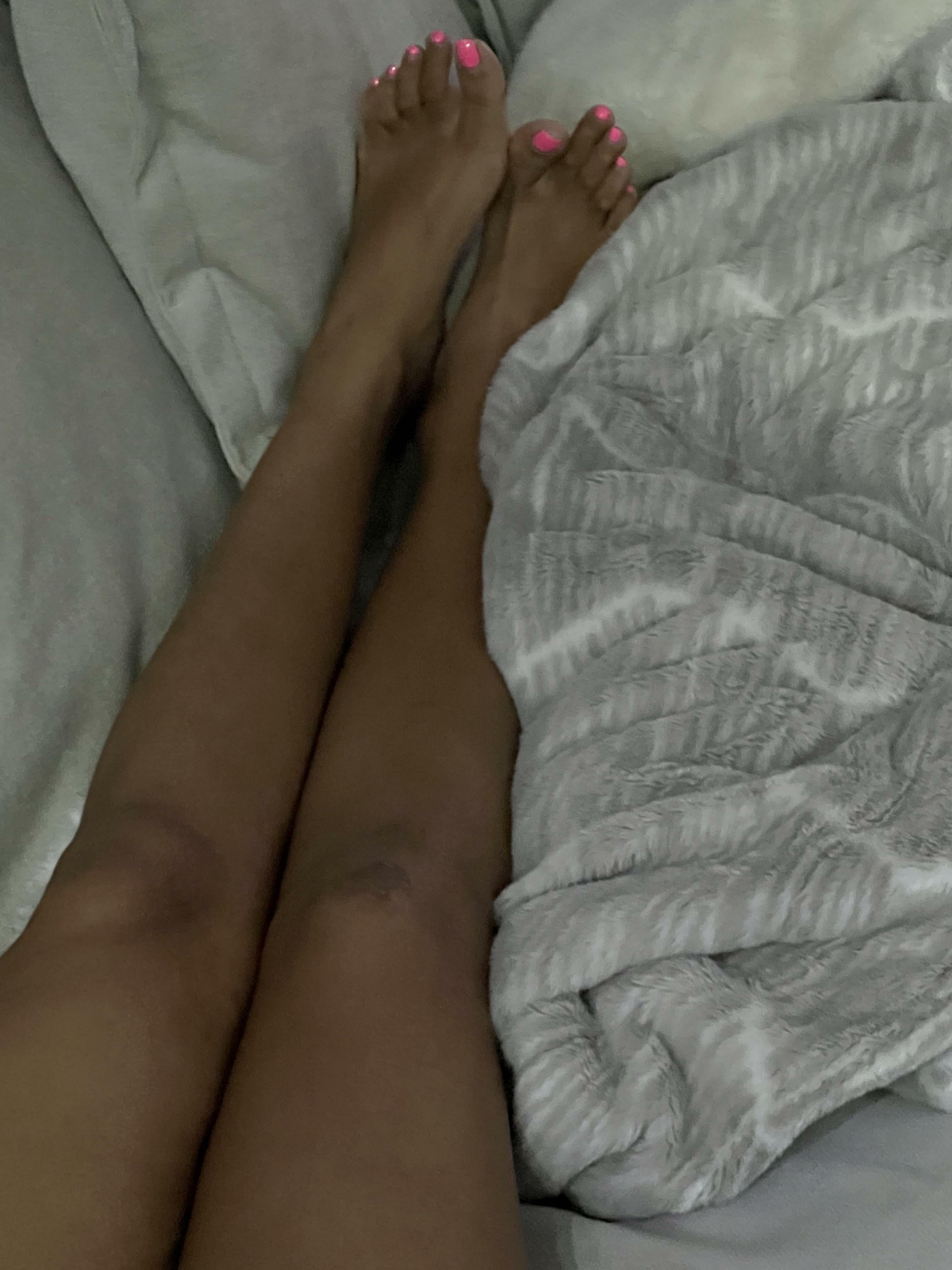 Do you like my toes? (F)