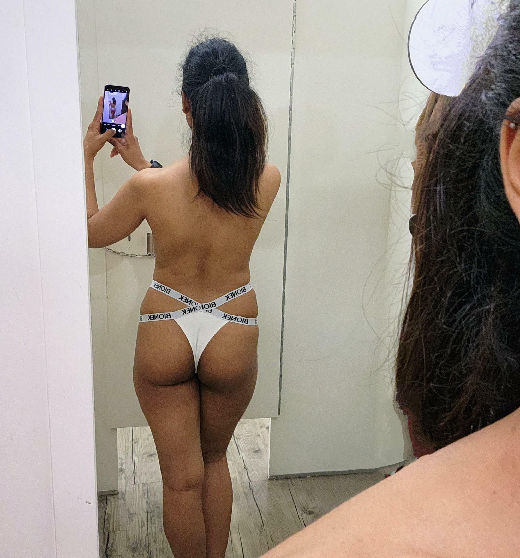 Wanted to give IGW a peek in to the dressing room (f) ?