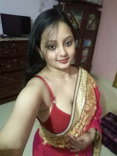 Desi Hot Beautiful Girl in Red Saree