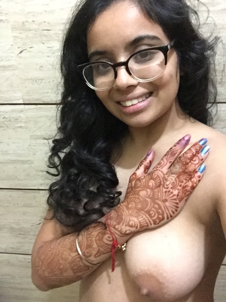 Someone commented saying I should smile more in my picsâ€” so here ya go (Also peep the mehndi I got done) (F)