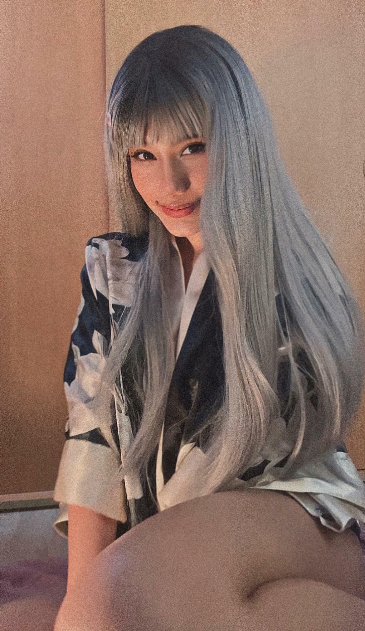 Do guys really prefer small asians with silver hair?