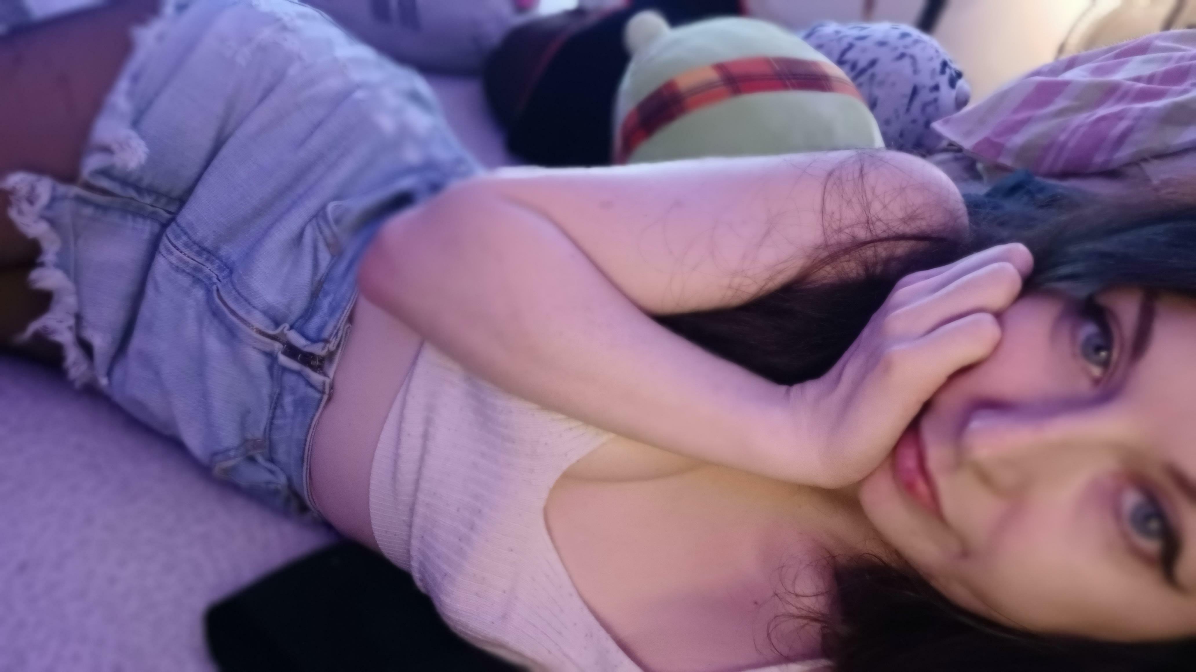 Funsized college cutie ?