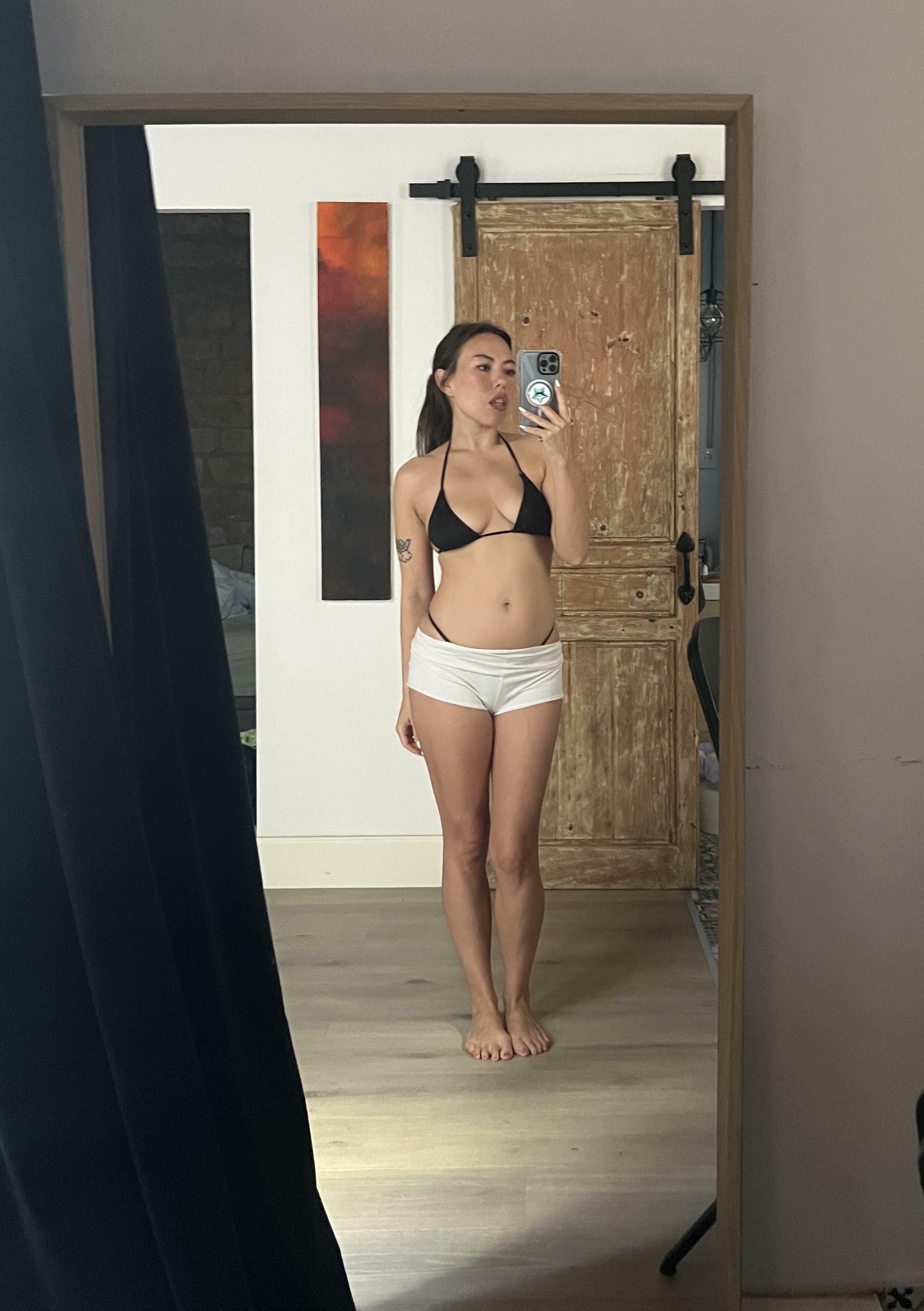 4’11, xs, shoe size 2