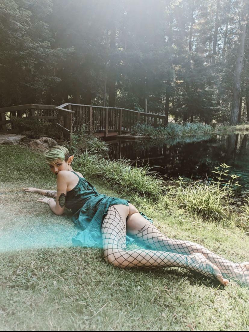 Cute little elf butt?