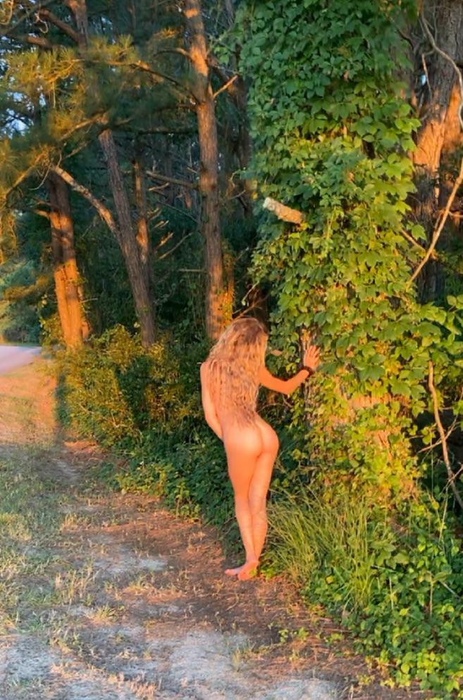 a wild bubble booty spotted in the sun