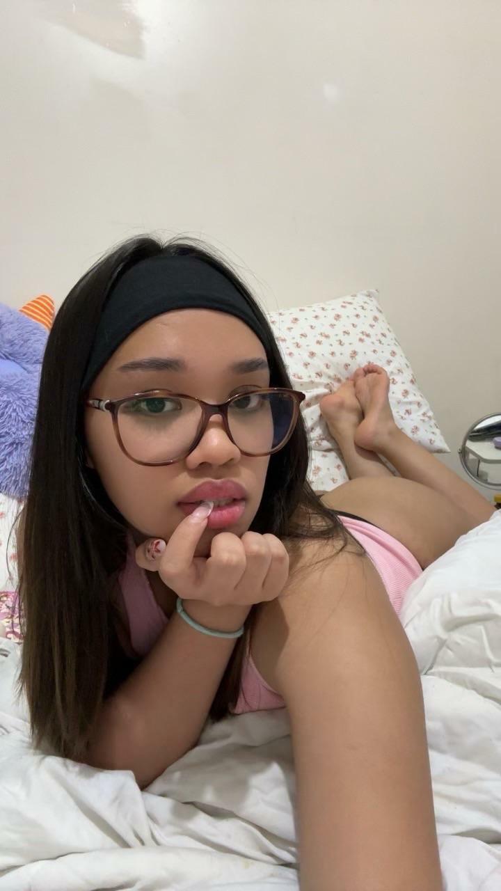 The cutest shortie in the simulation