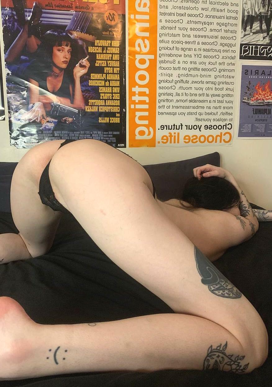 Tiny goth butt