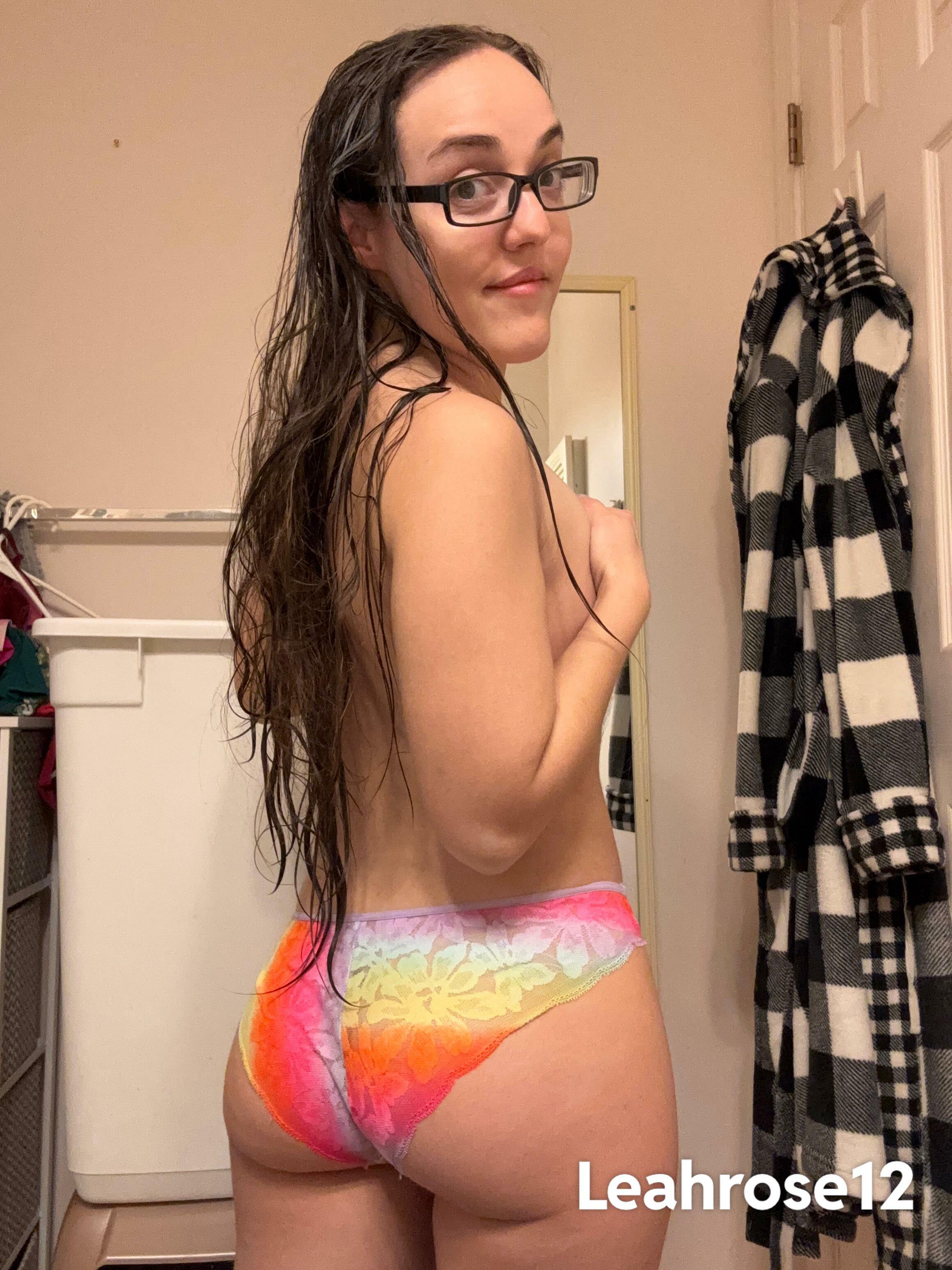 4’8 petite smash or pass? ?