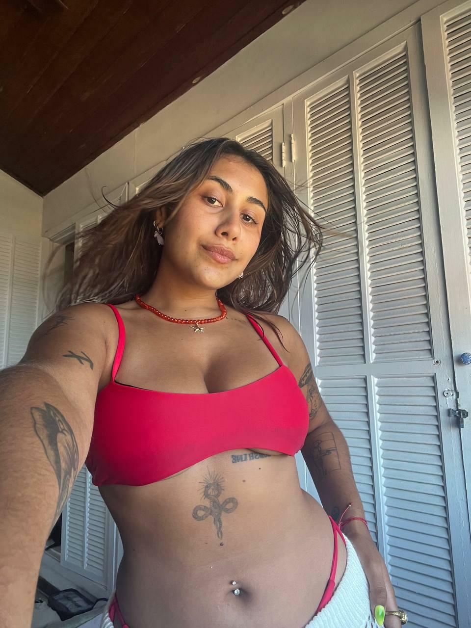 a quick selfie before hitting the beach