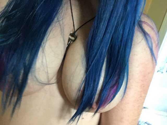 Iâ€™m super horny. Someone pm me on here!