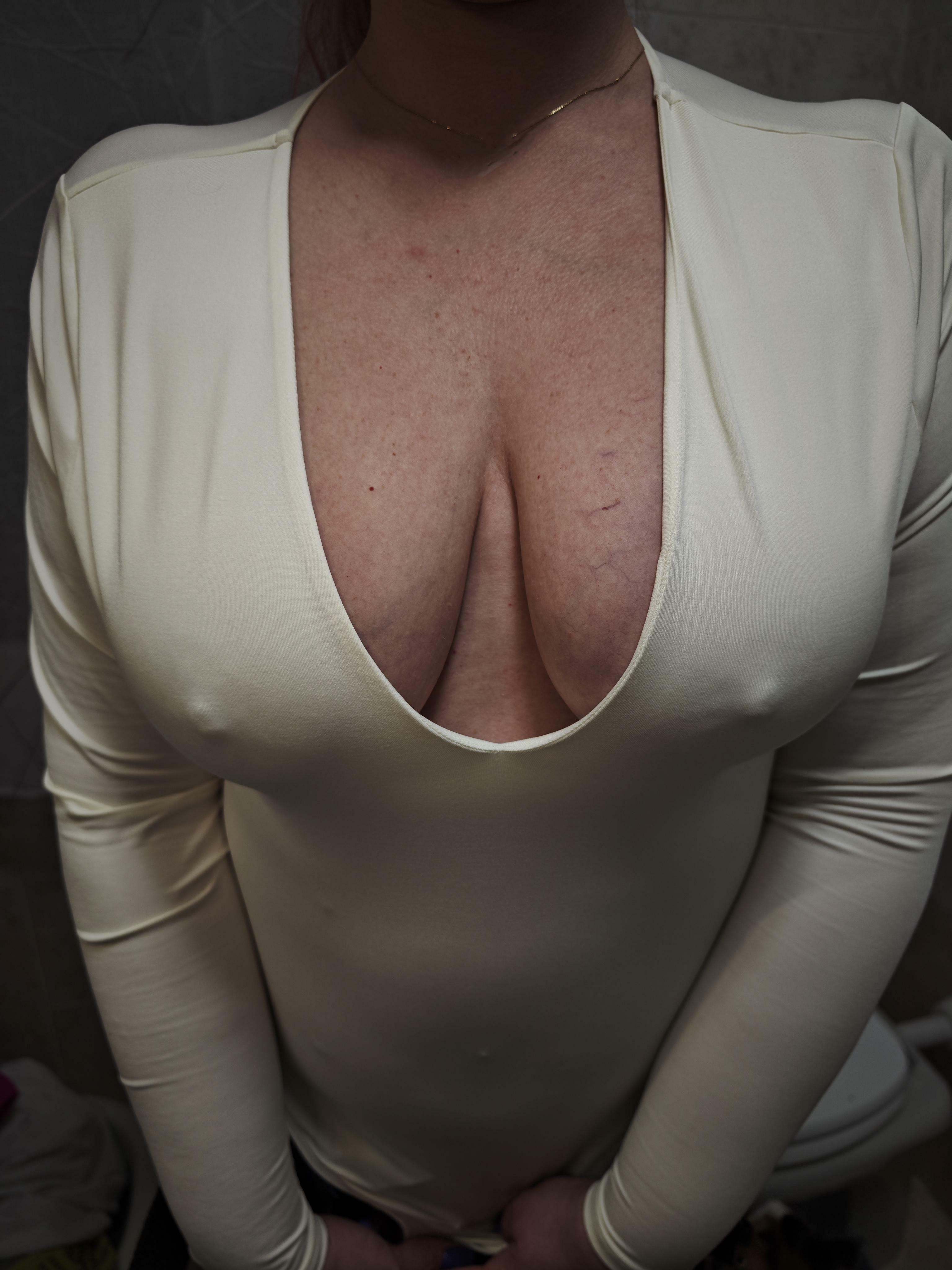 Hope you like my cleavage ☺️