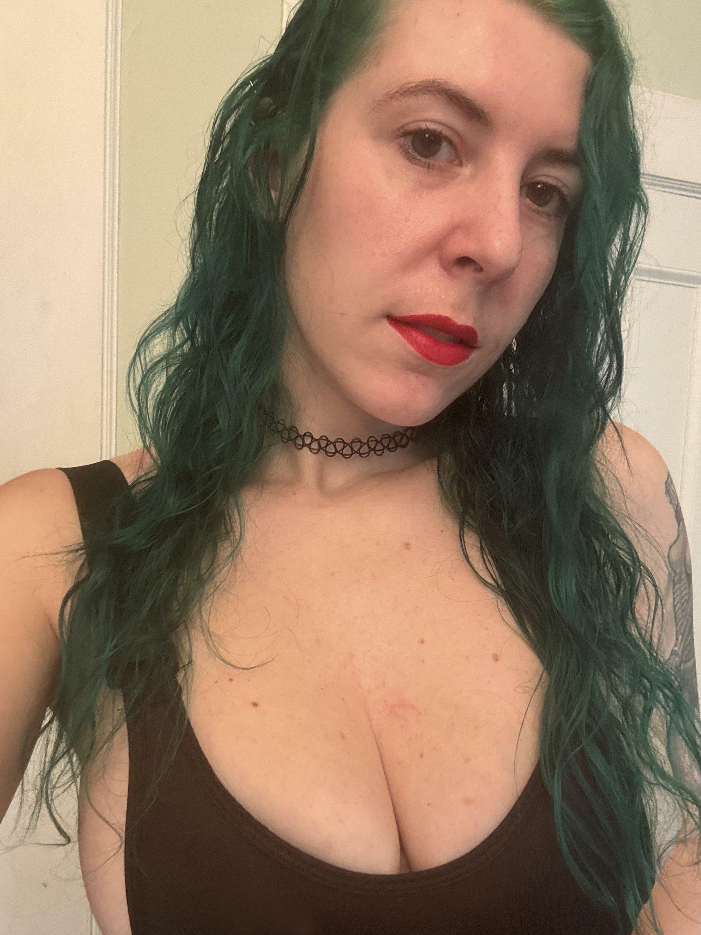 Braless cleavage