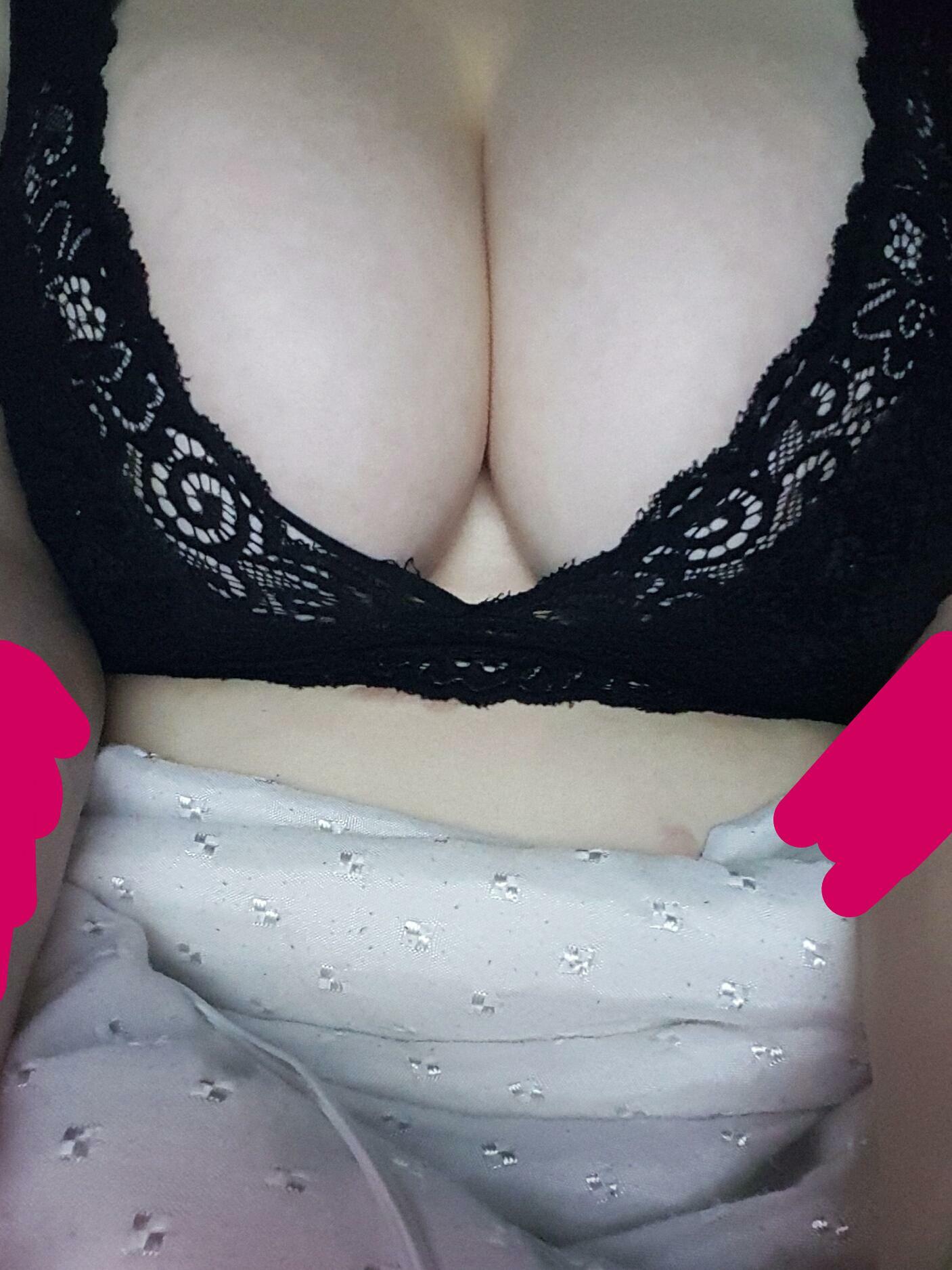 (23f) bralettes can barely contain me