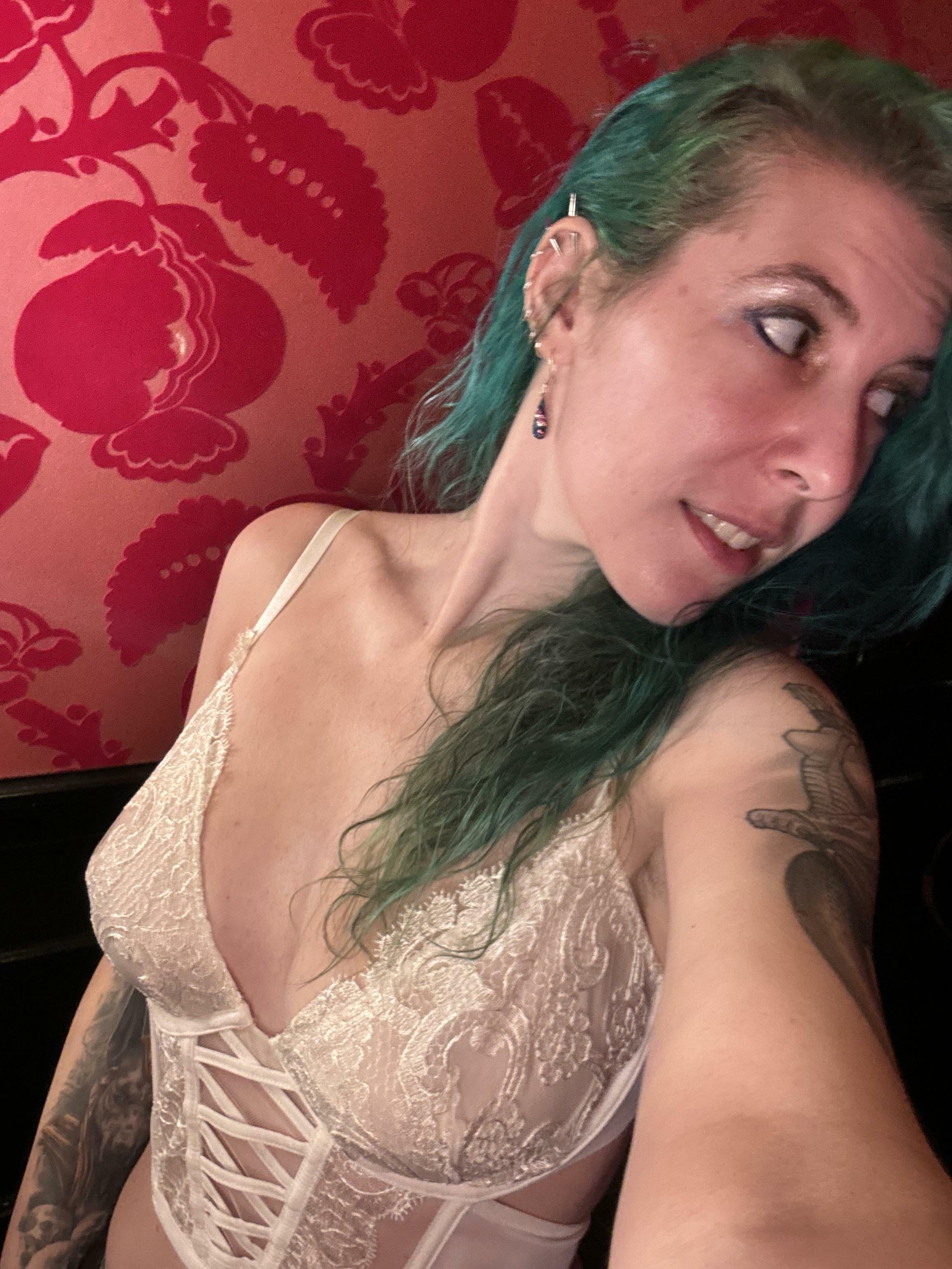 Lace cleavage