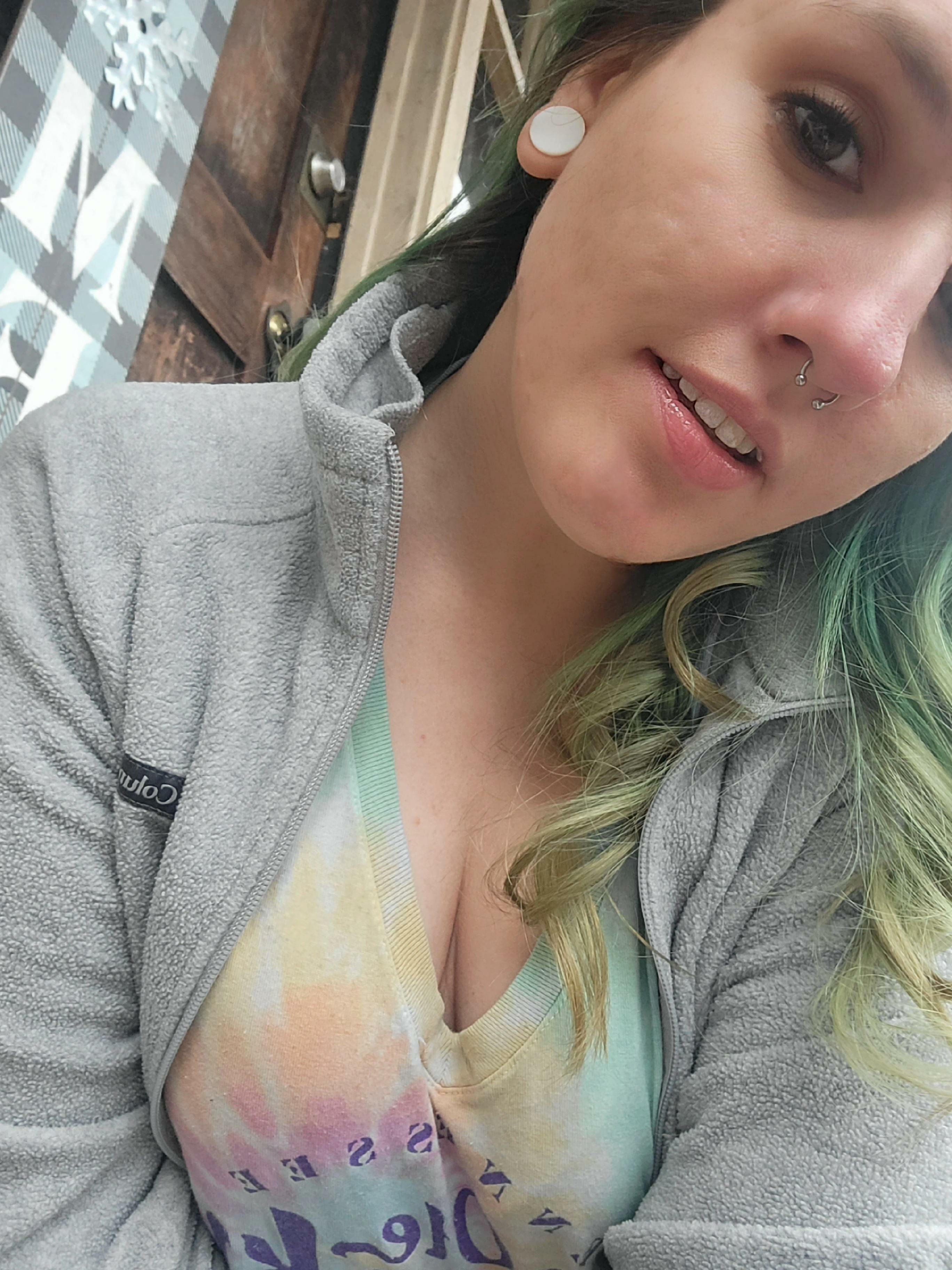 Just a little cleavage or you ?