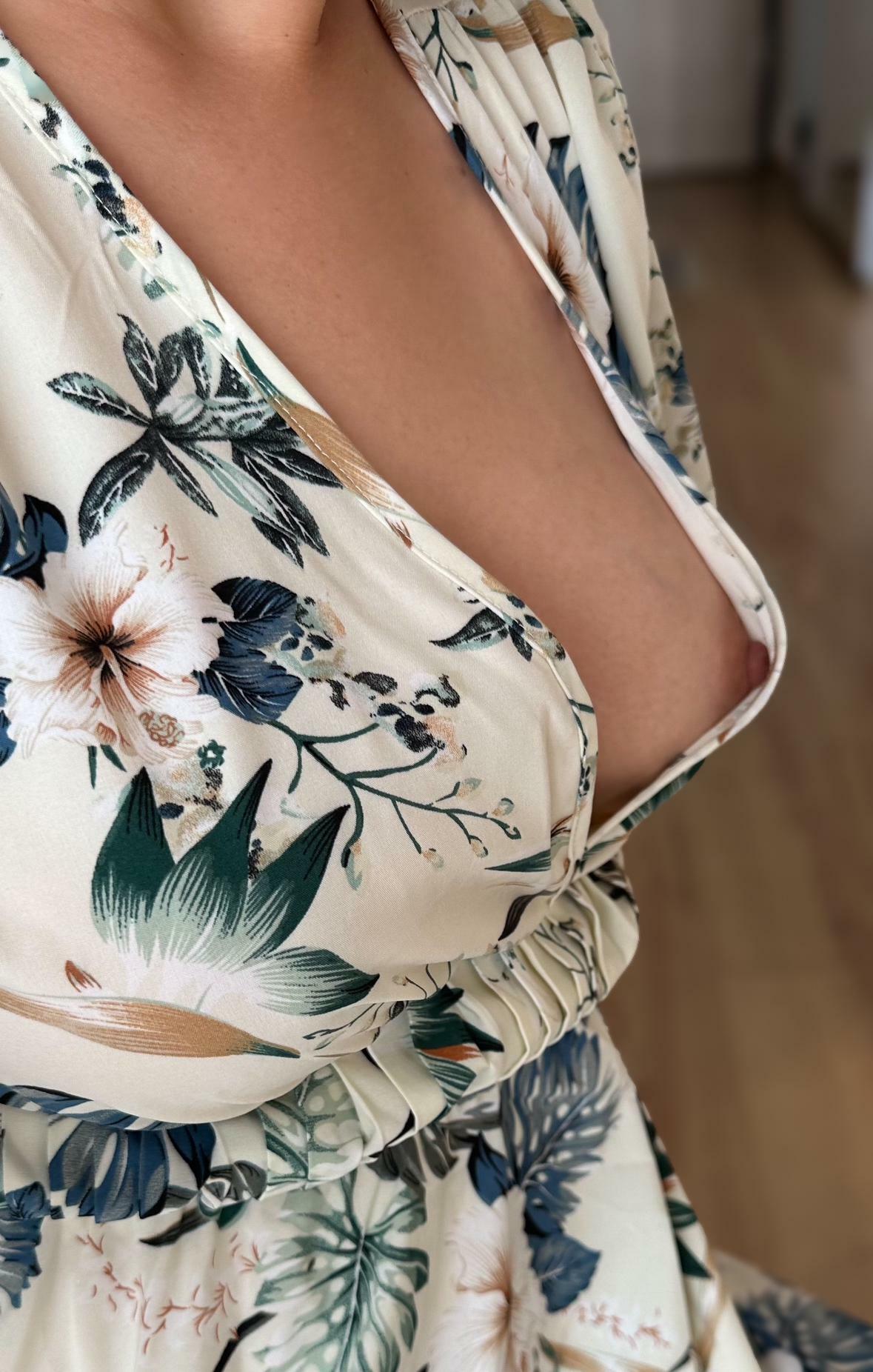 My boss gave me this dress, but I'm not sure if it fits me, what do you think?