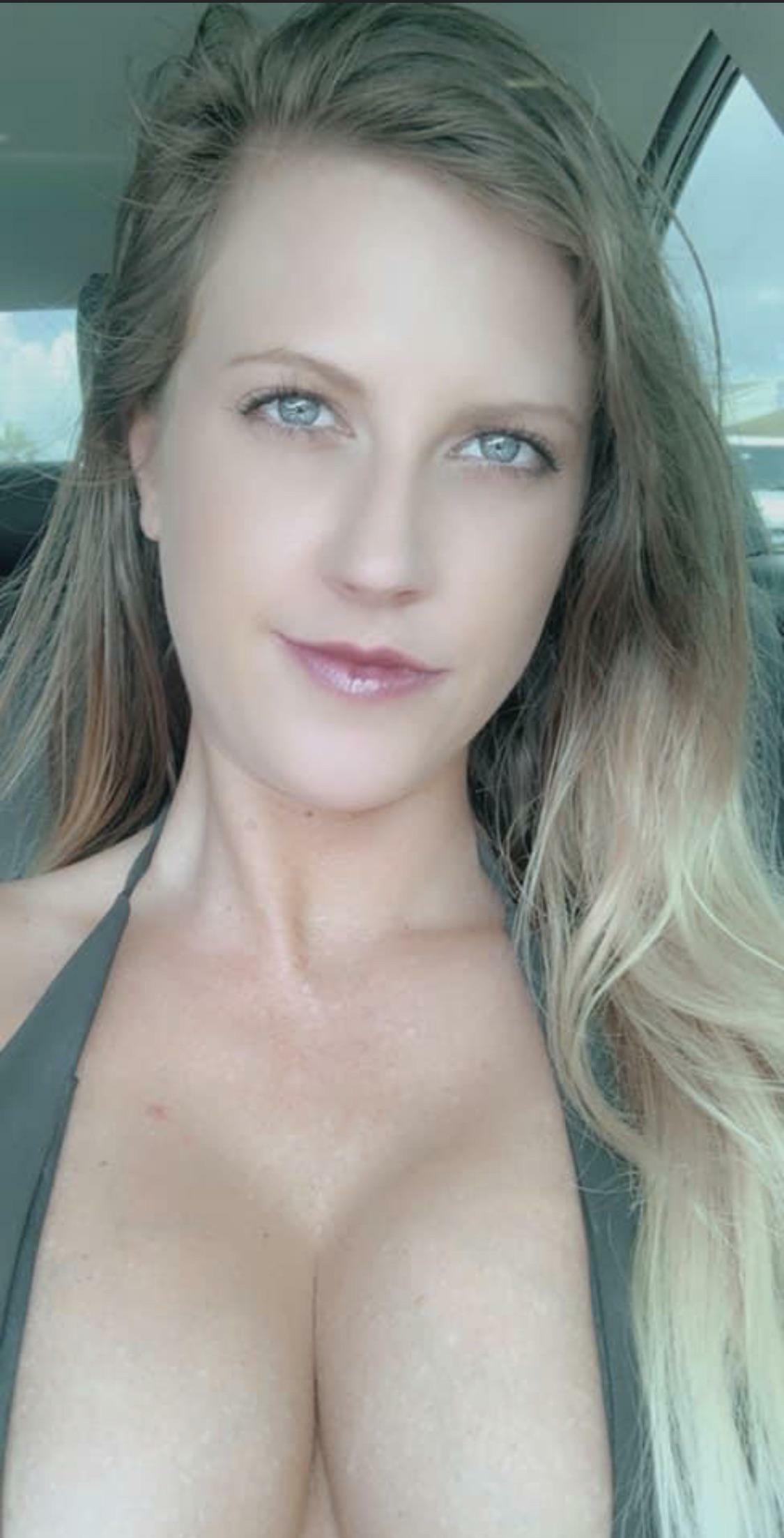 Blue eyes and big boobs Cleavage - 1125x2205