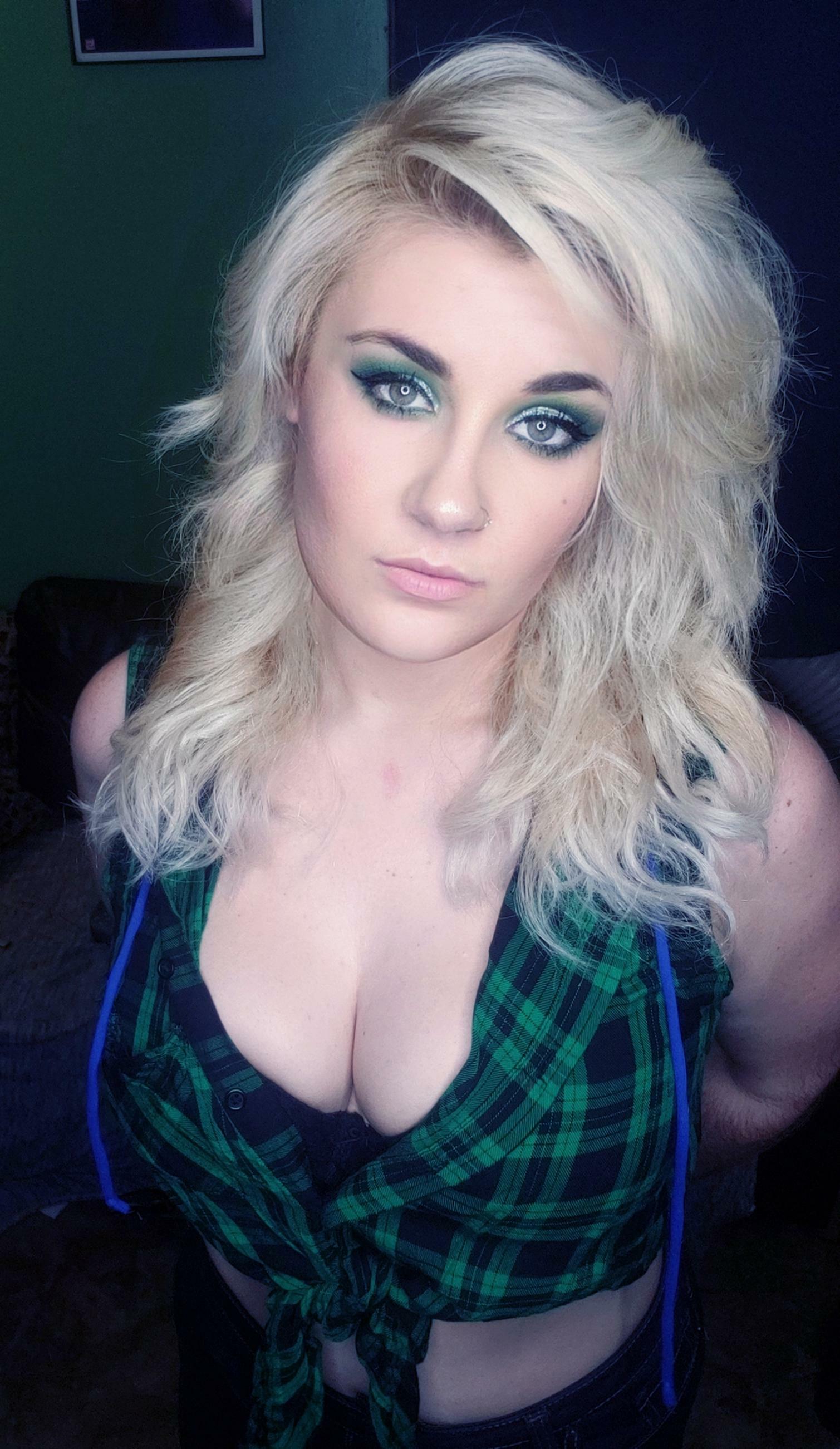 Lumberjack cleavage