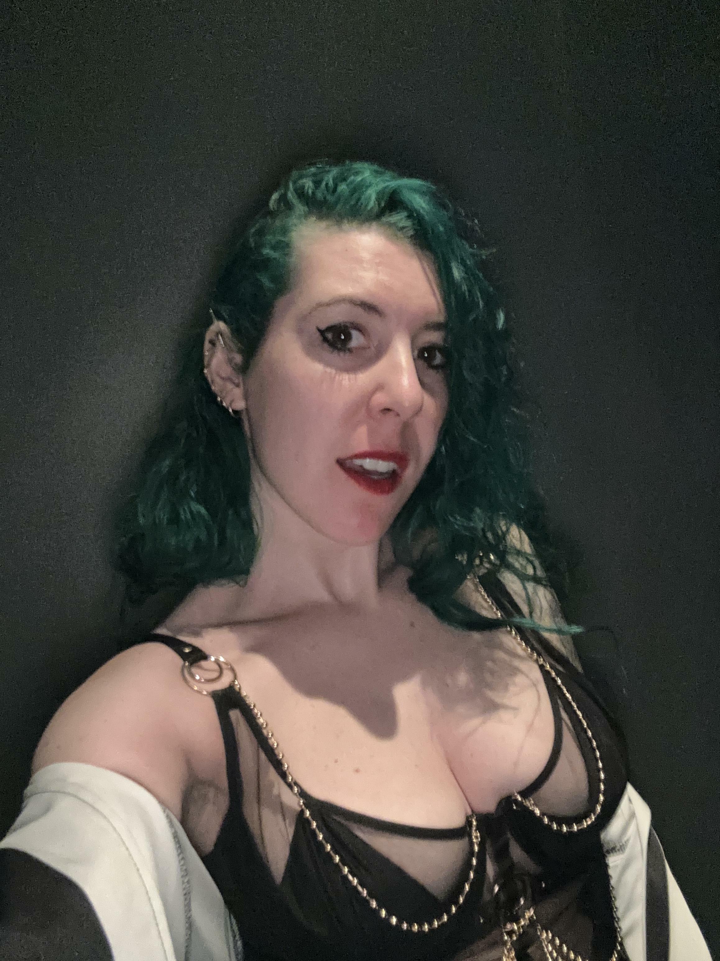 Weekend cleavage