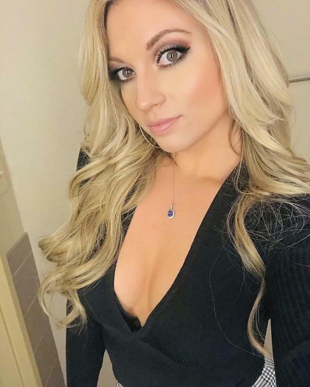 Hot Blondeâ€™s Cleavage