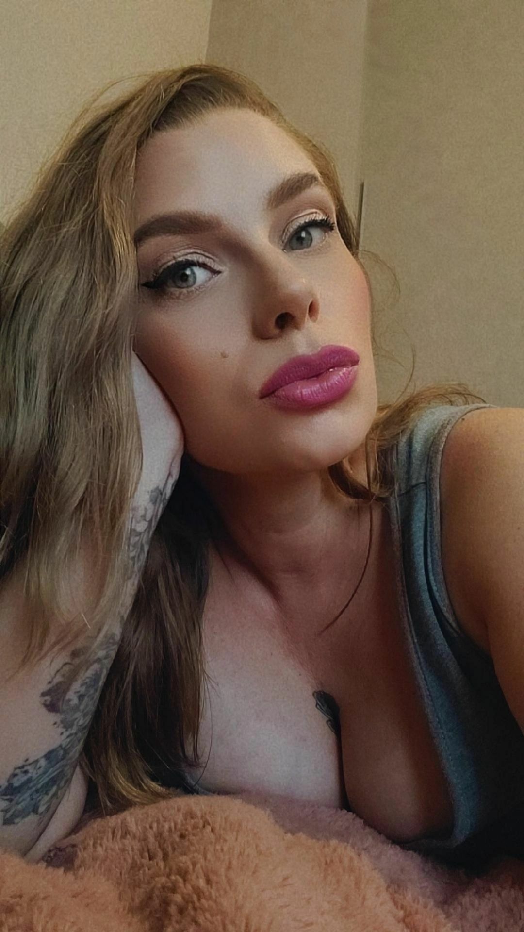 which caught your attention first? my pouty lips or...