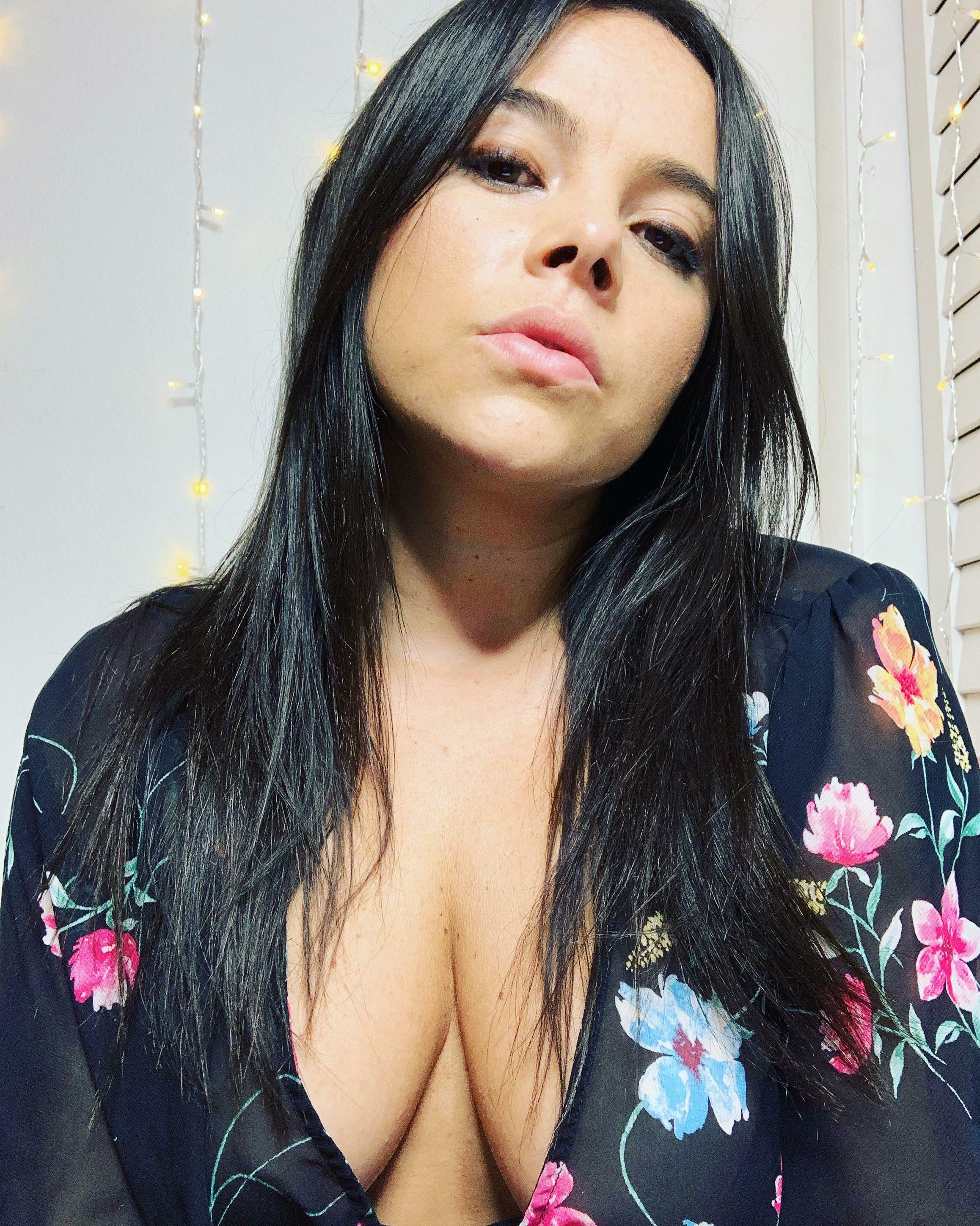 [Over 18] Flower Cleavage