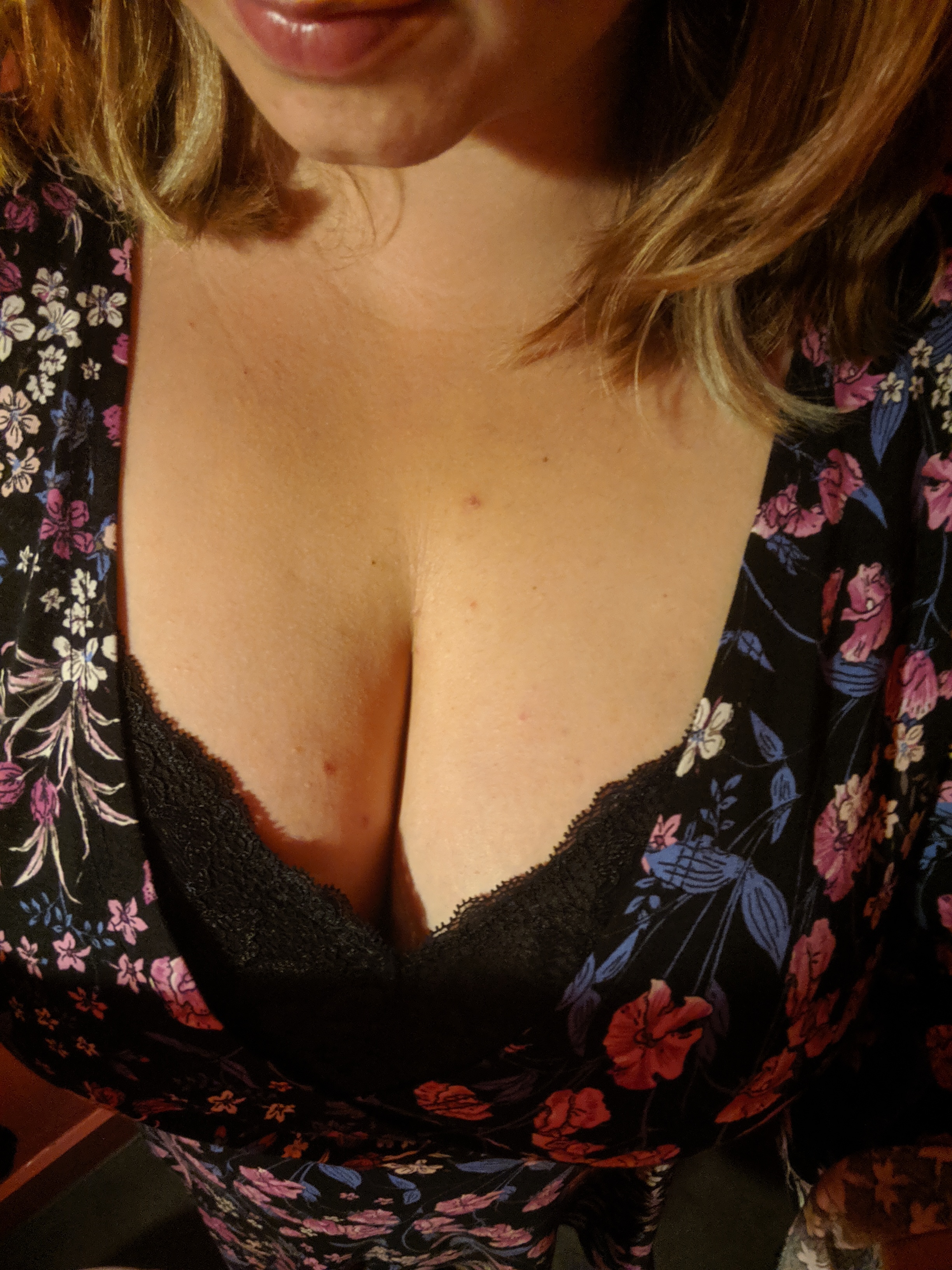 (F)eeling horny in the restaurant so took a cheeky bathroom selfie. Who likes my dress?