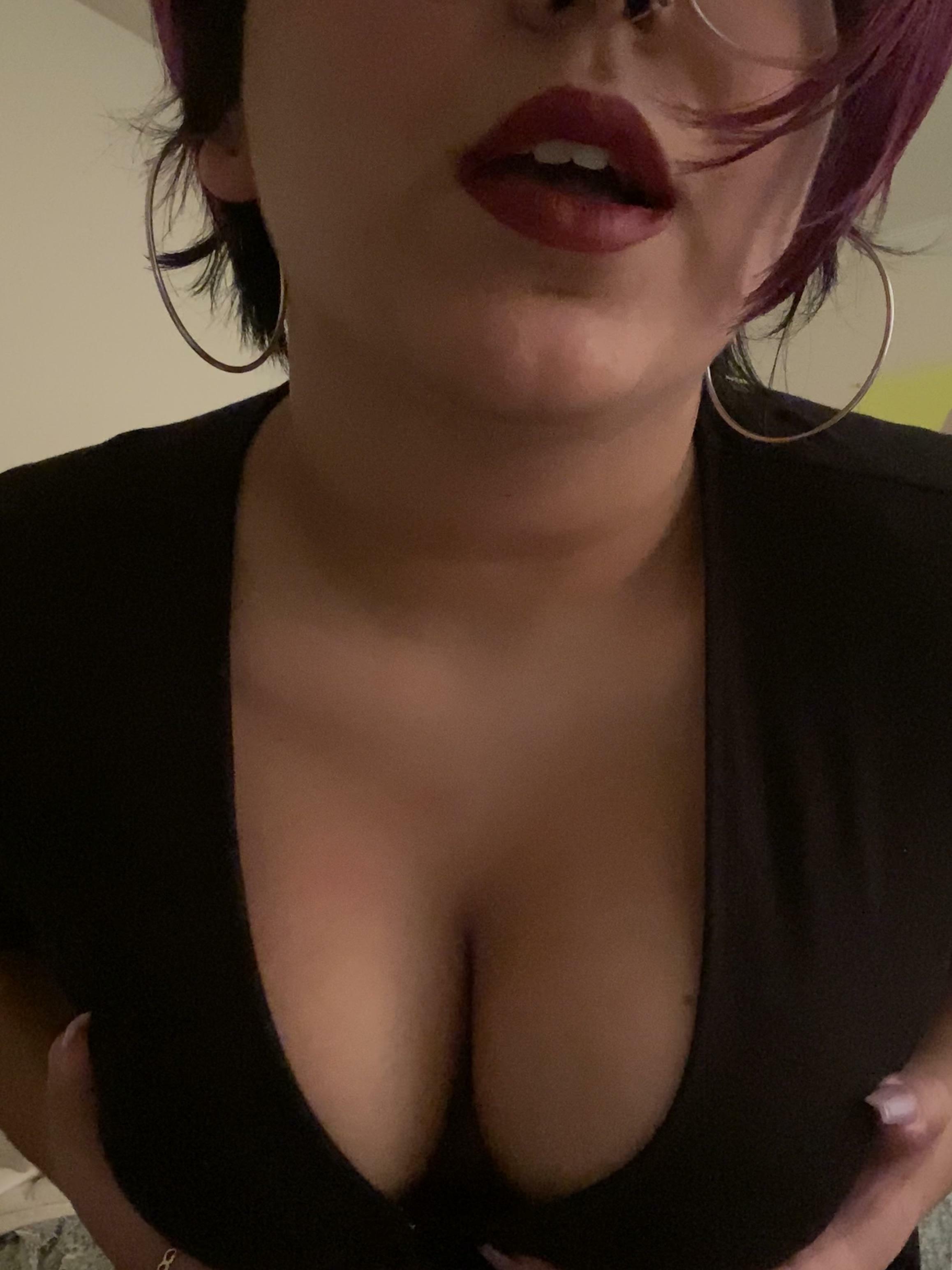 i love wearing dresses that show my tits off hehe