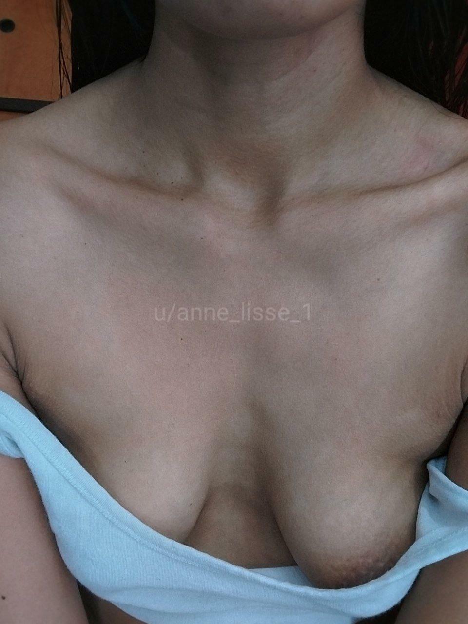 Oops, the blouse is a bit big on me, maybe the view distracts you