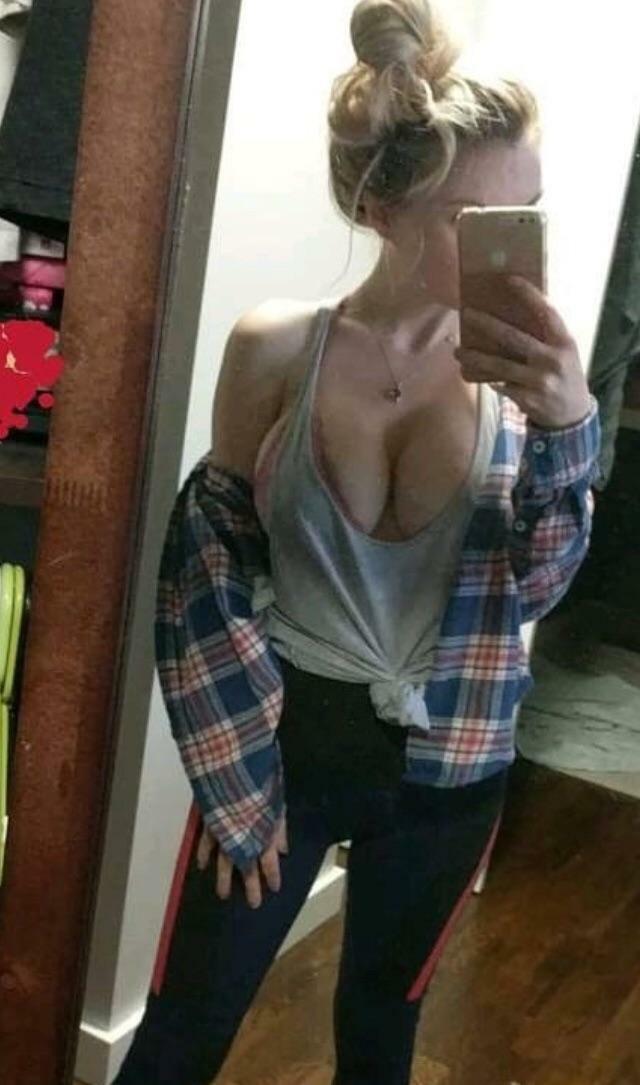 Petite cleavage