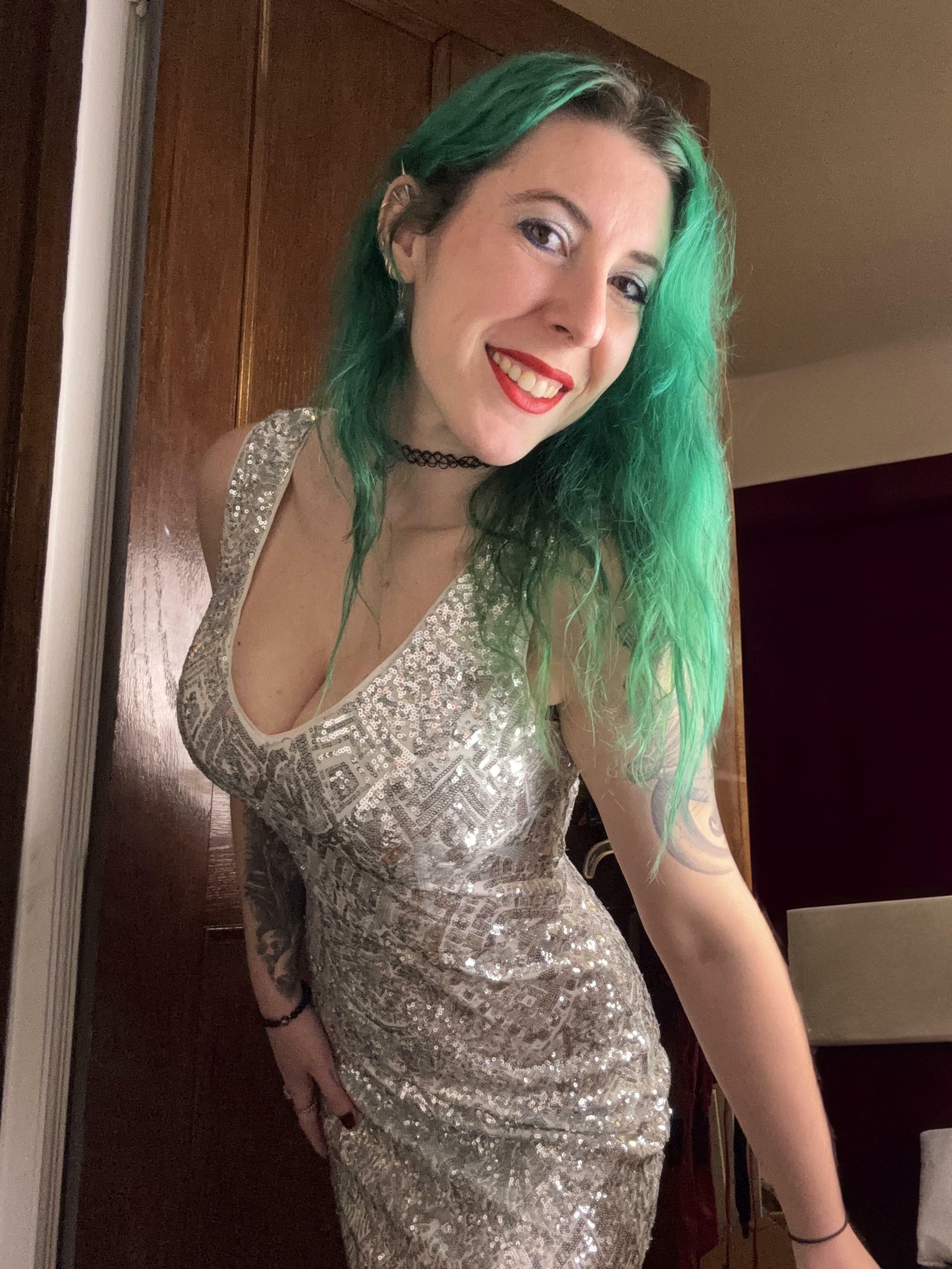 Glamorous cleavage