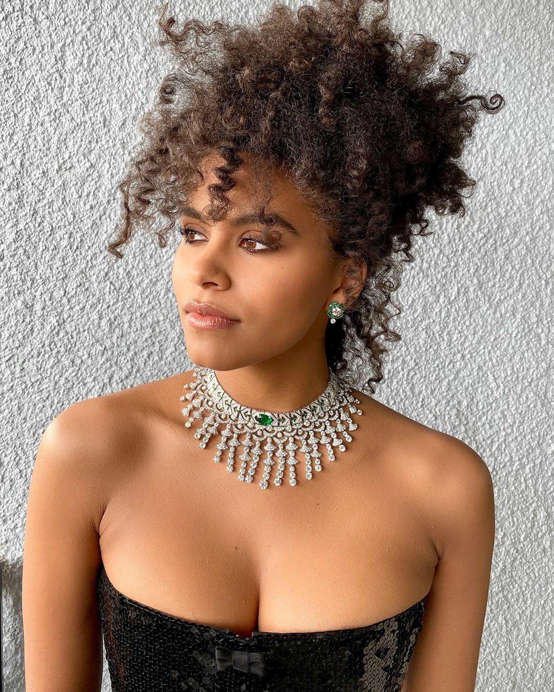 Zazie Beetz Cleavage X