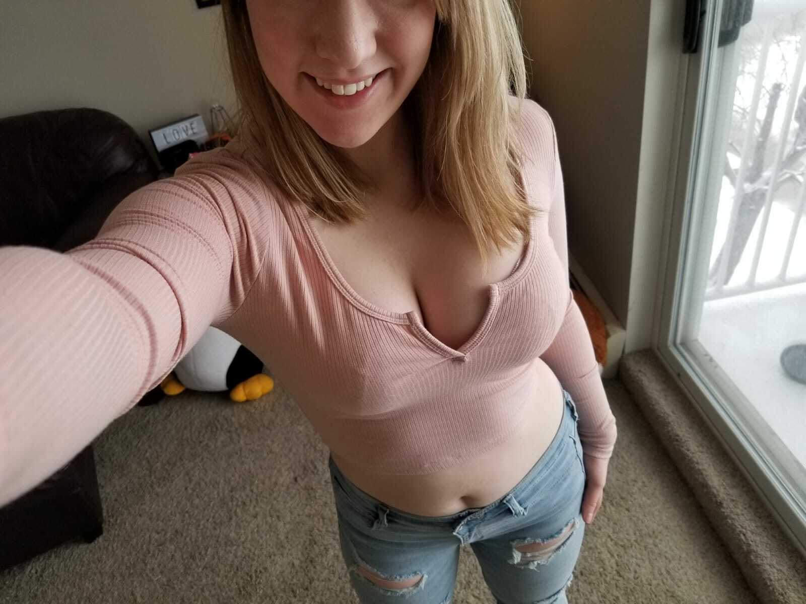 Havent posted here in awhile but iam quite pleased with how much cleavage this croptop gives me