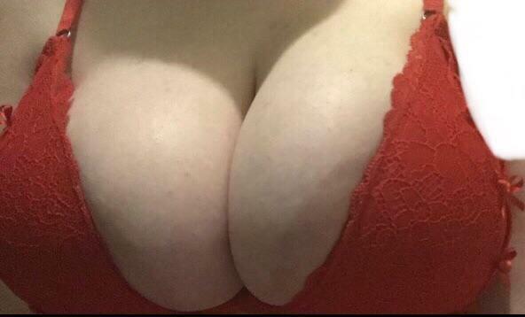 22/f I think I need to take this bra offðŸ˜‹ðŸ˜‹ OC