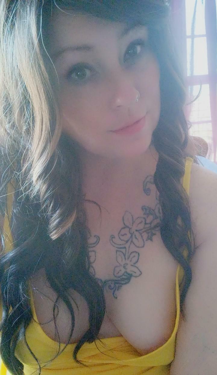 Slutty sundress season is here... Catch a nipslip while you can