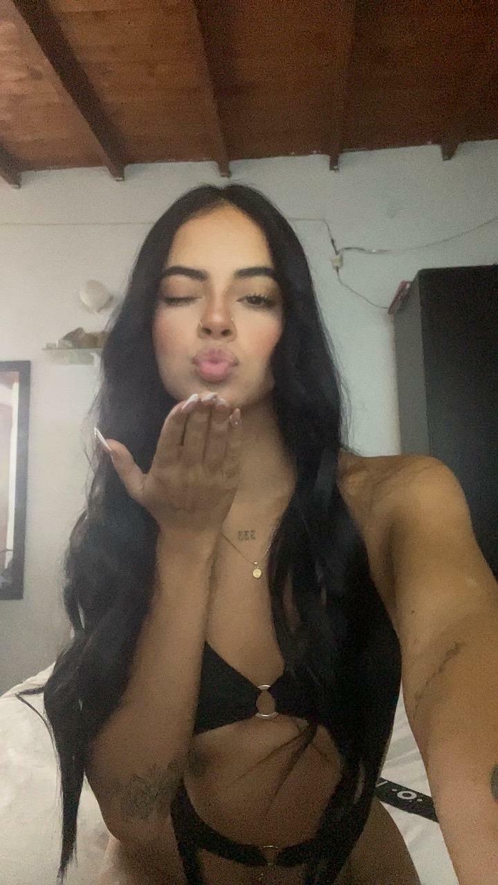 19 years old LAtina here, I might look cute but I am actually really horny, even right now