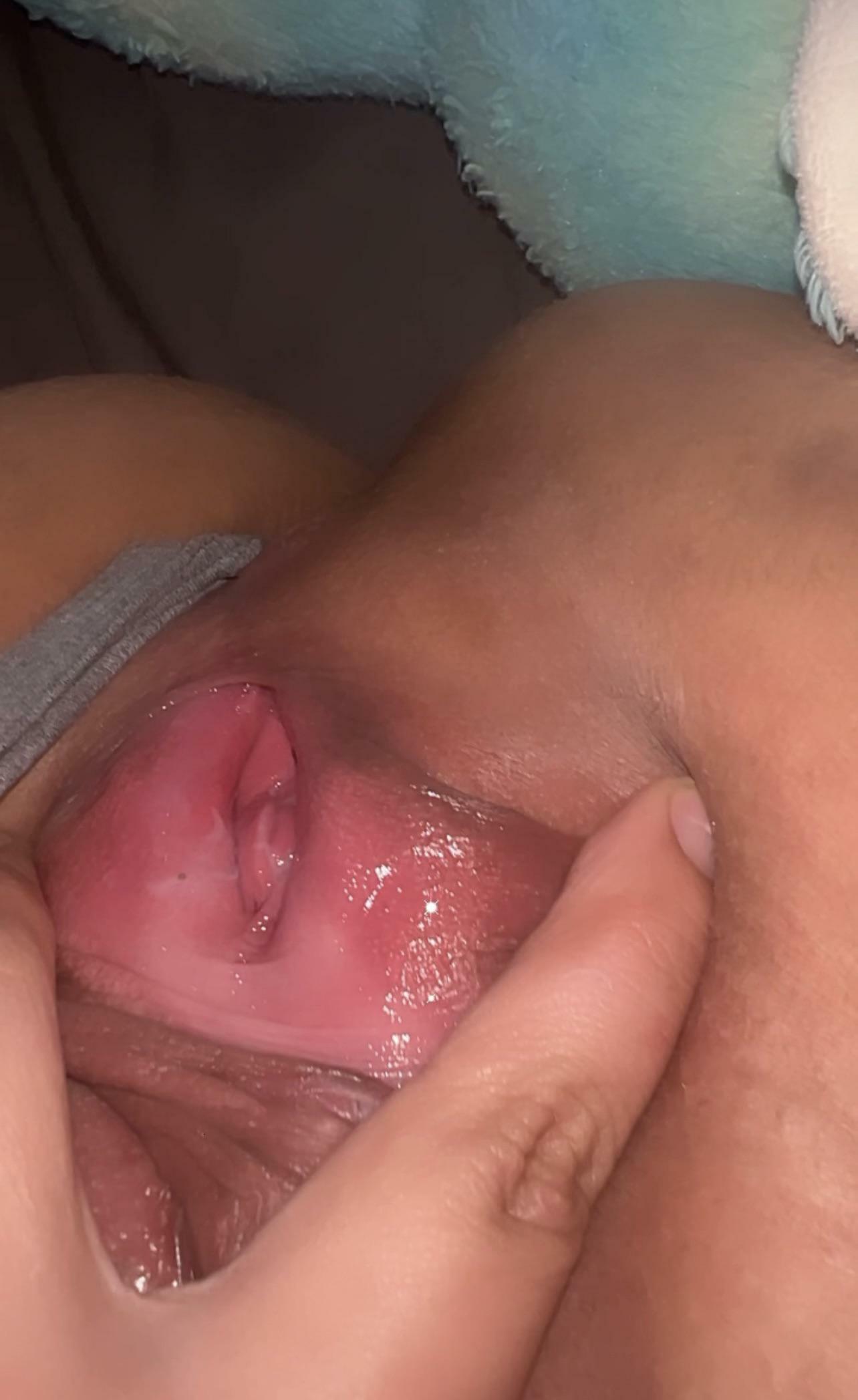 Thick wet latina pussy from the Midwest ?