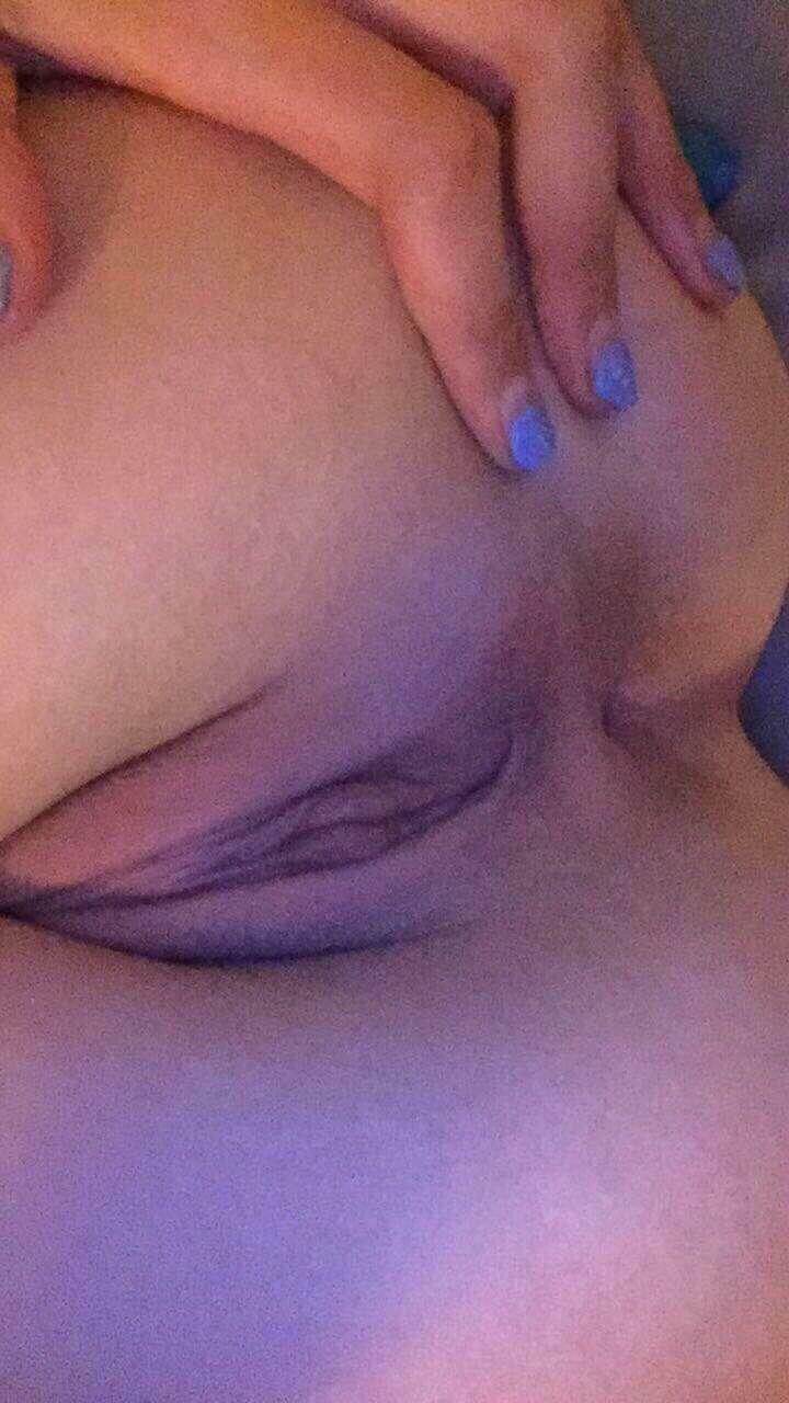 Does my girl have a god pussy ?? Check my page to watch me squeeze inside ðŸ’™