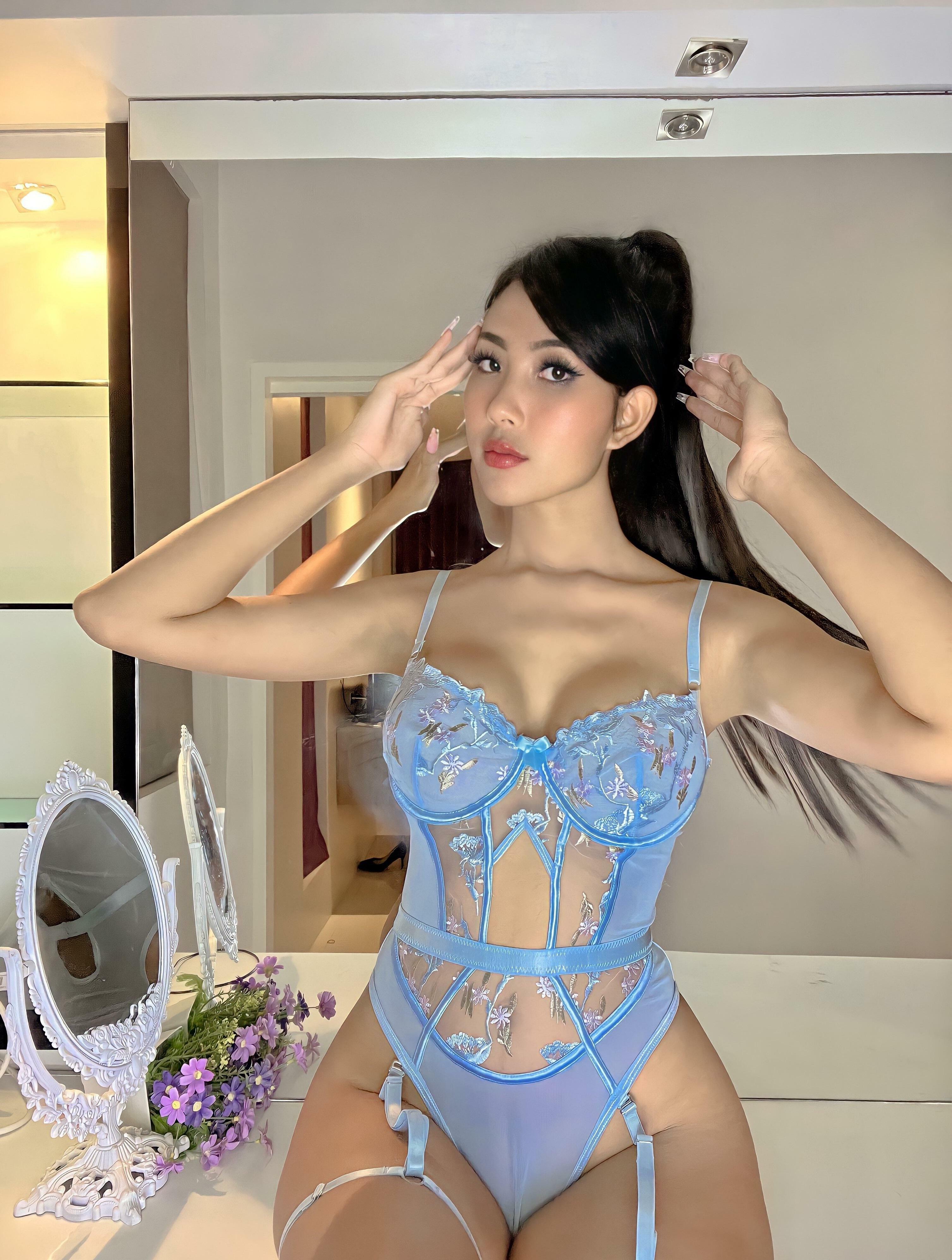 Am I hot enough to make your dick throb?