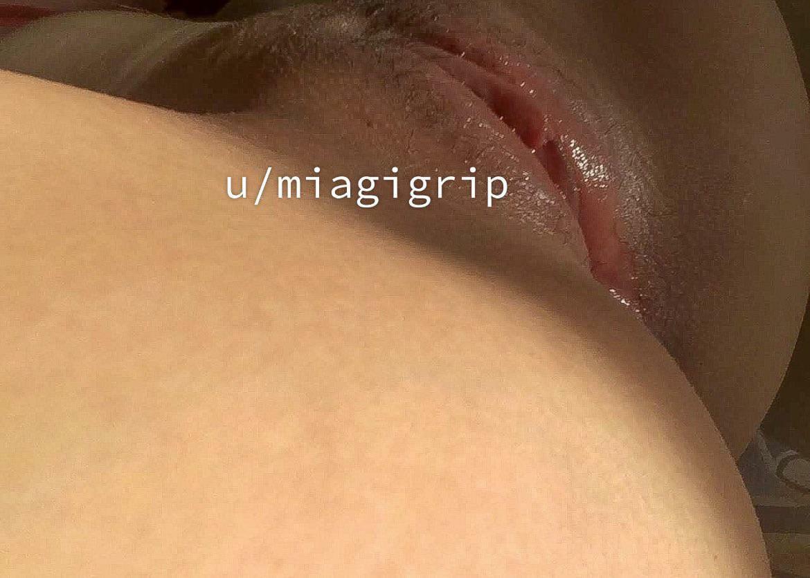 Did your gf sent you a pussy pic today or did i have to?