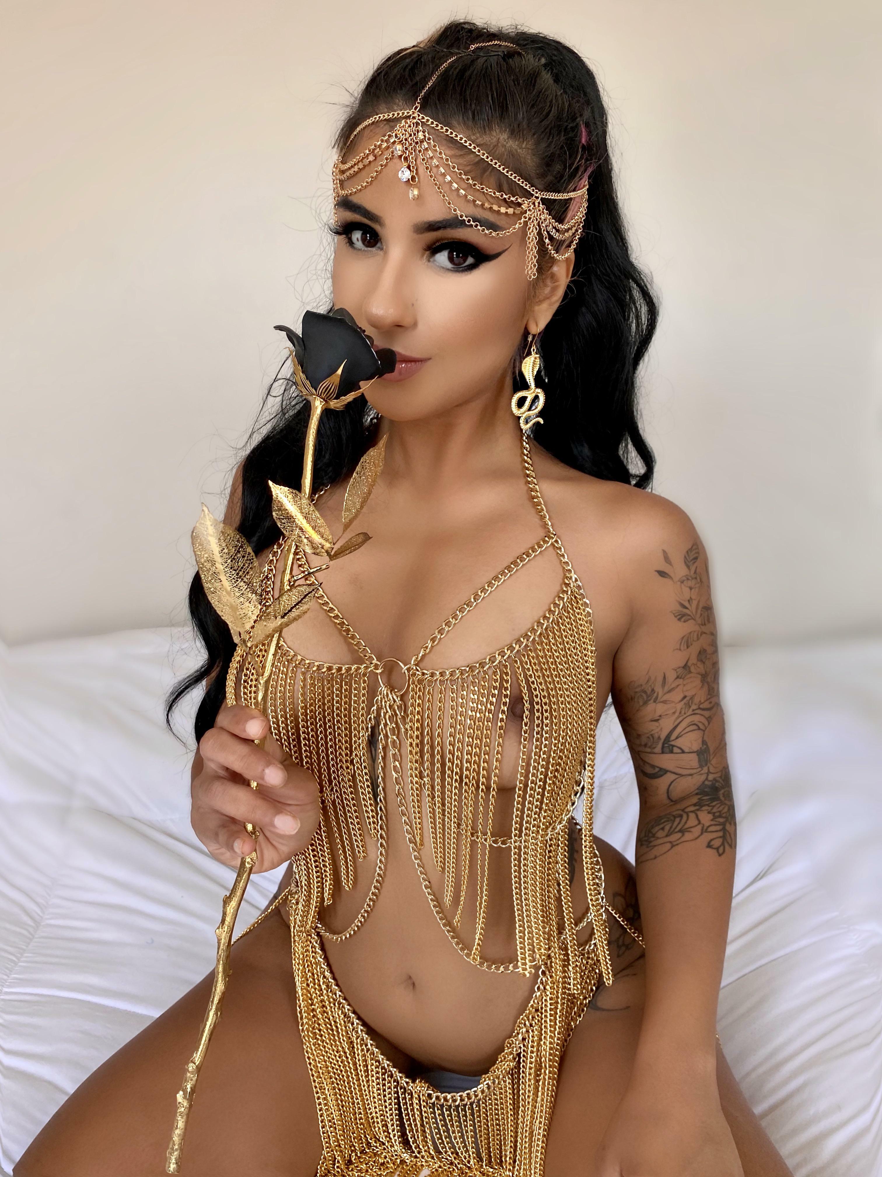 Can I be your Cleopatra fuckdoll? ?