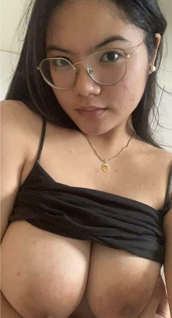 Drop a ❤️ for free nudes and I’ll send you some, try me