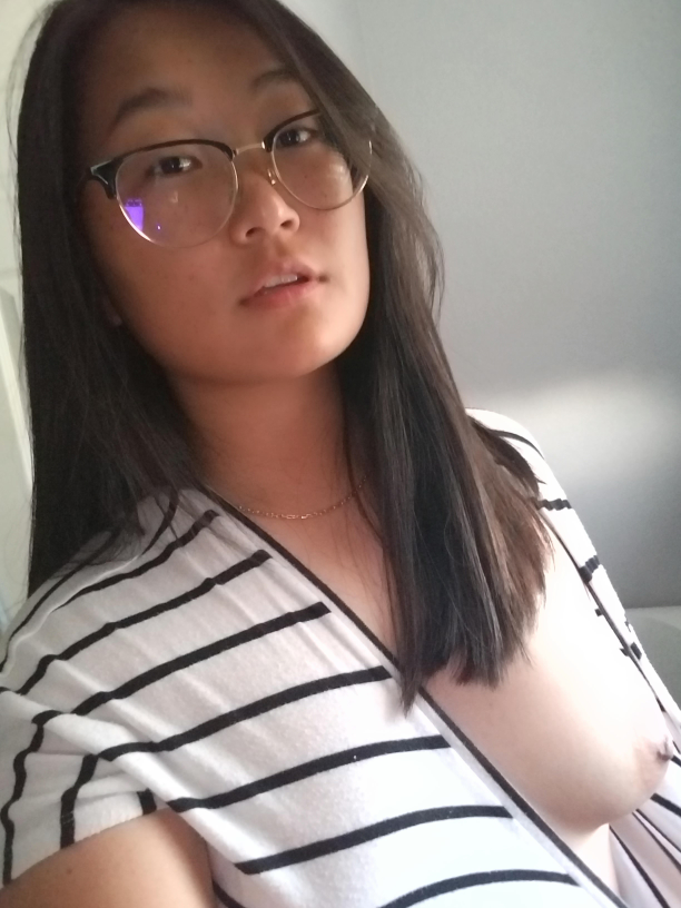 First post! Does anyone like glasses?