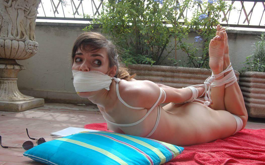 All this security at her parents' villa and yet it would be the gardener that would succeed in robbing them blind...